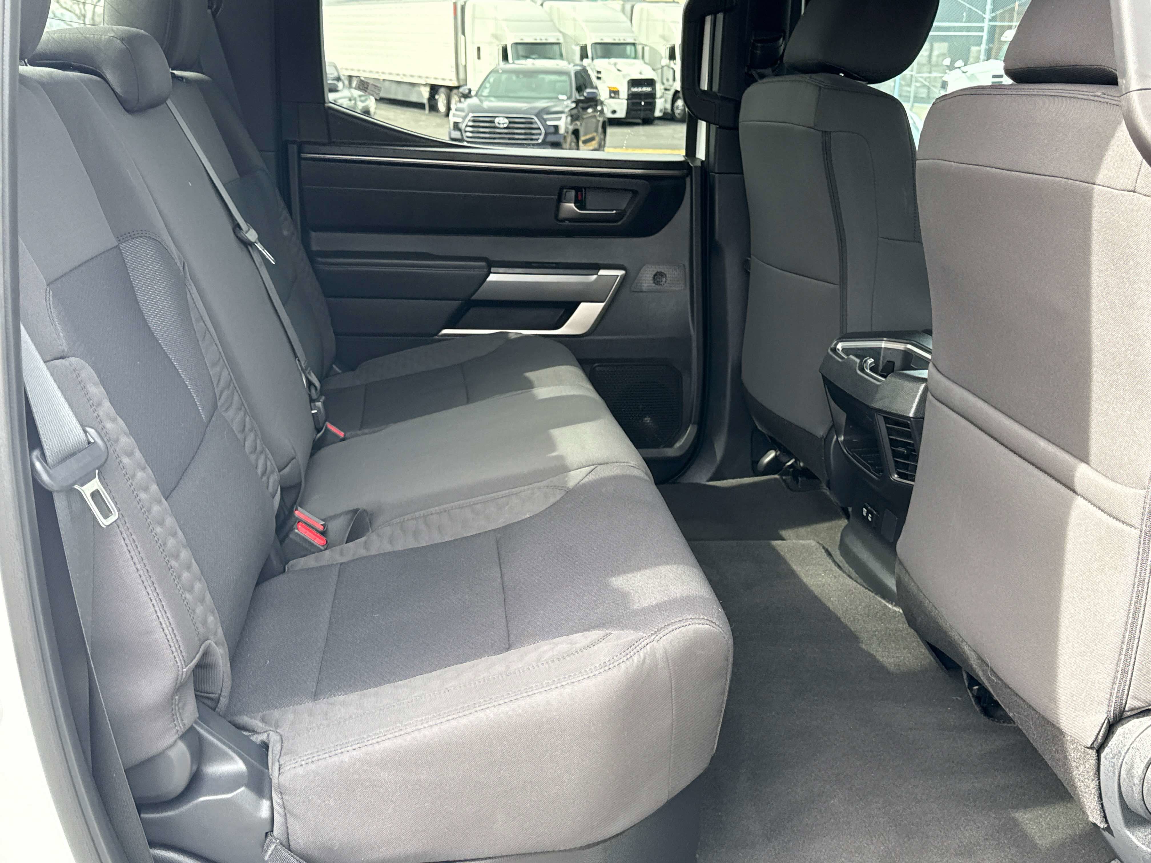 2025 Toyota TUNDRA 4X4 SR5