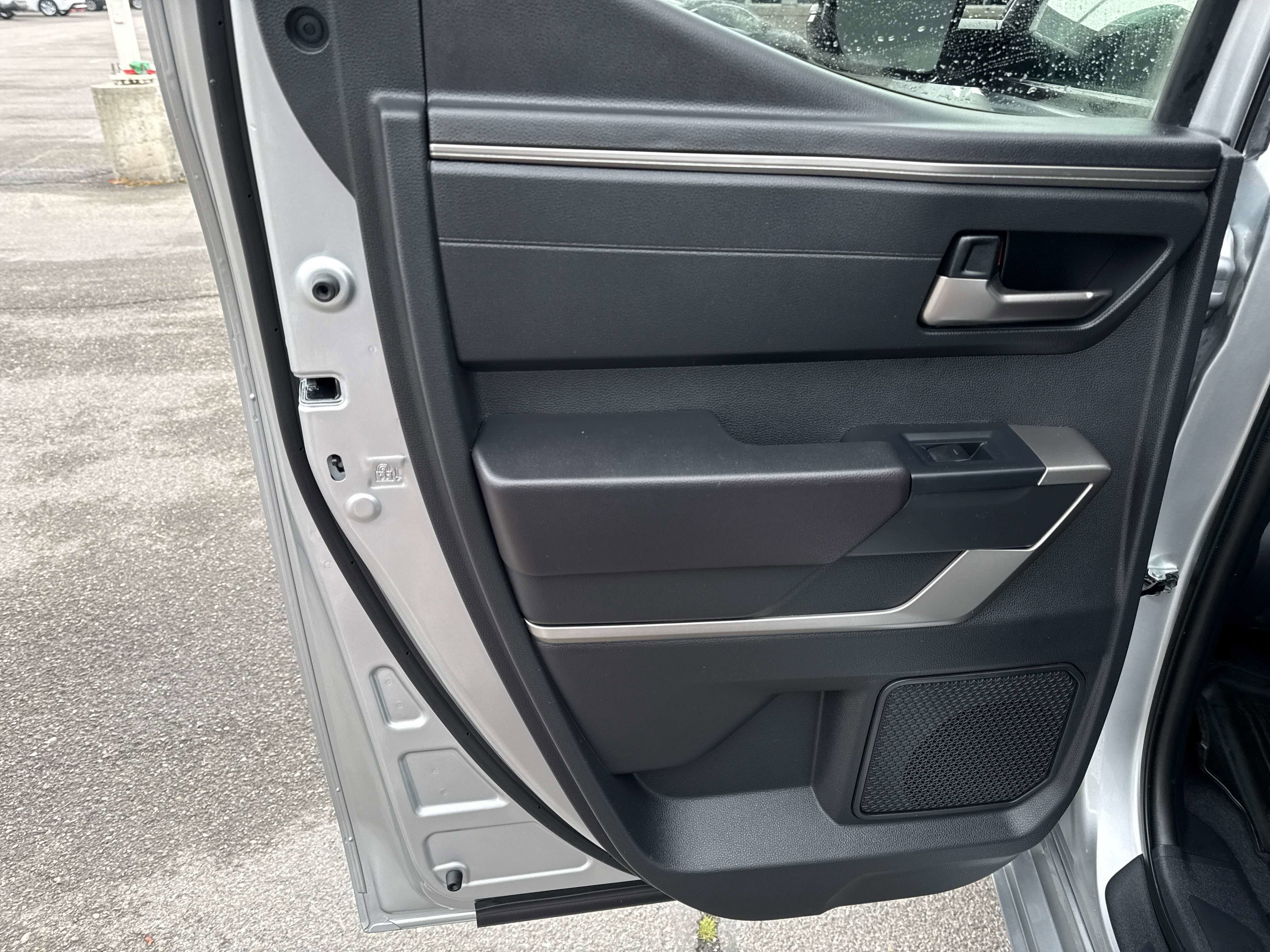 2025 Toyota TUNDRA 4X4 SR5