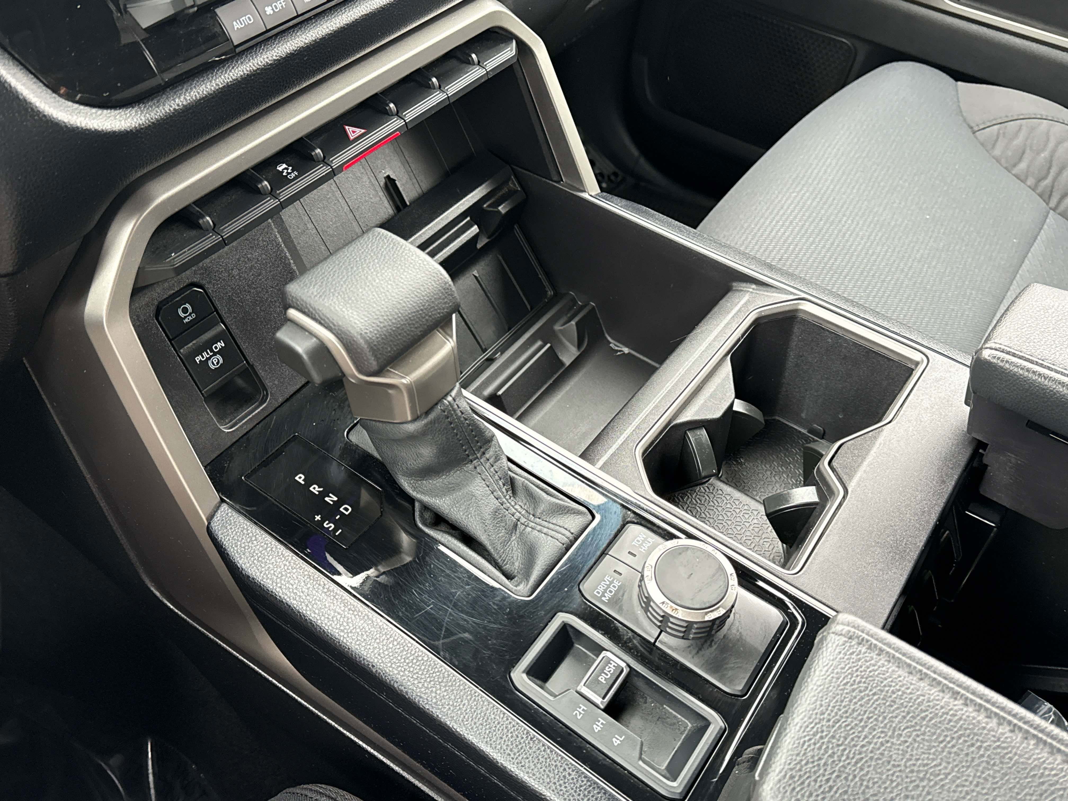 2025 Toyota TUNDRA 4X4 SR5