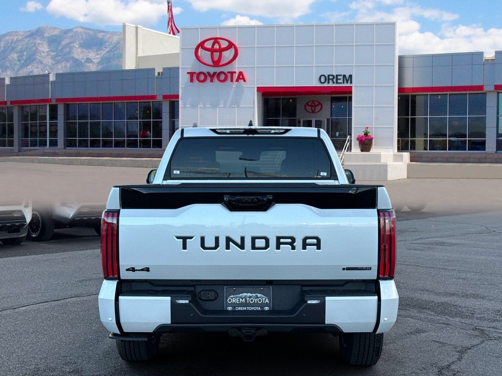 2026 Toyota Tundra i-FORCE MAX Platinum i-FORCE MAX