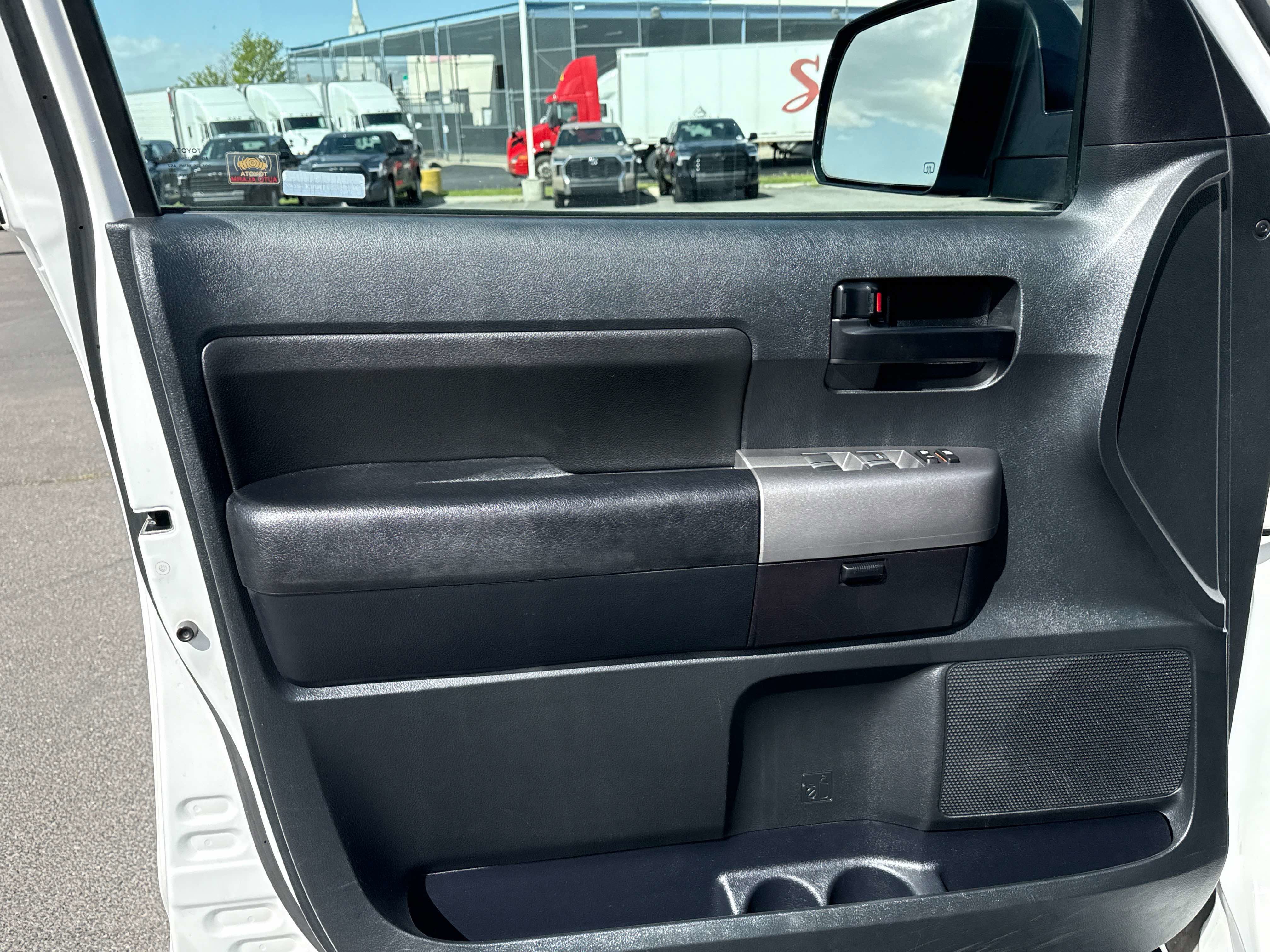 2012 Toyota TUNDRA 4X4 Double Cab 5.7L V8 6-Spd AT (Natl)
