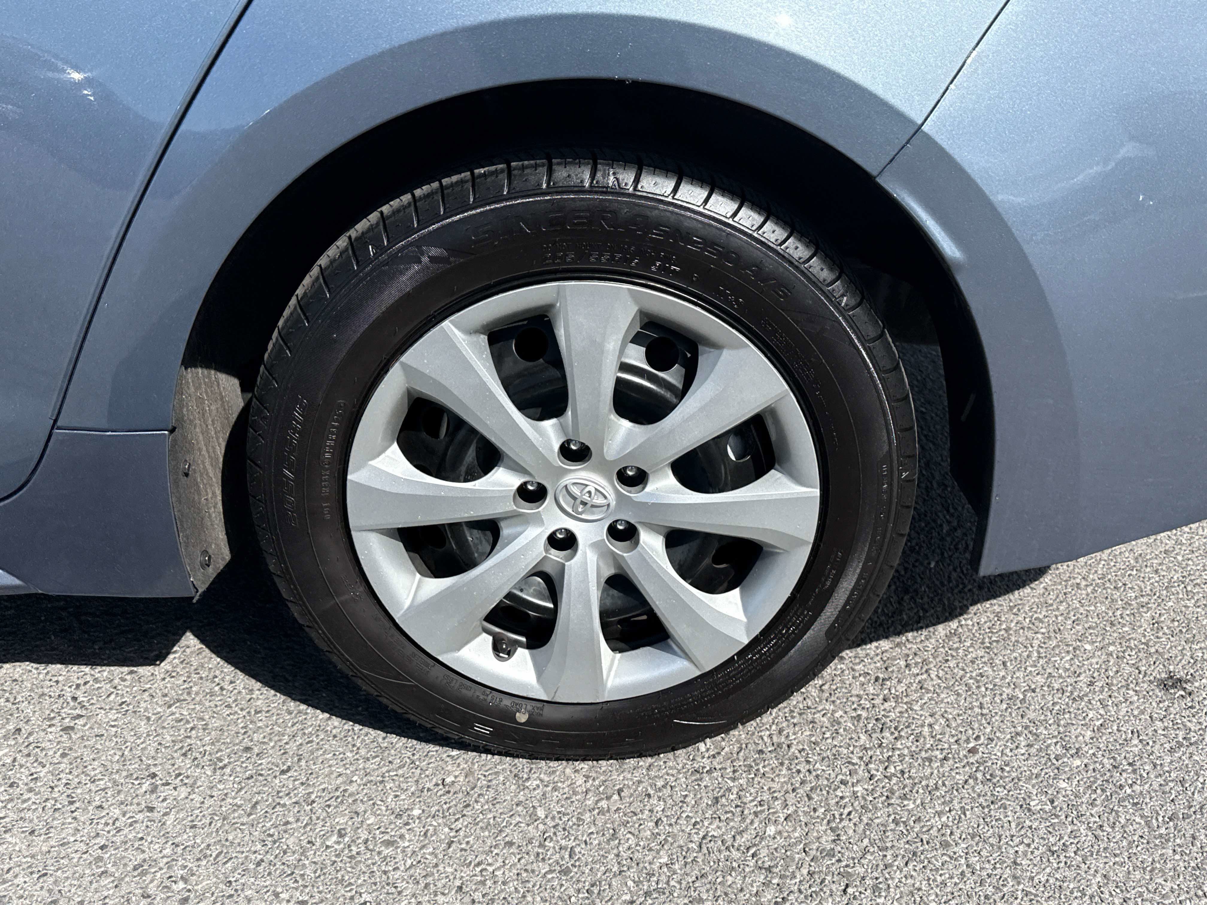 2025 Toyota COROLLA LE