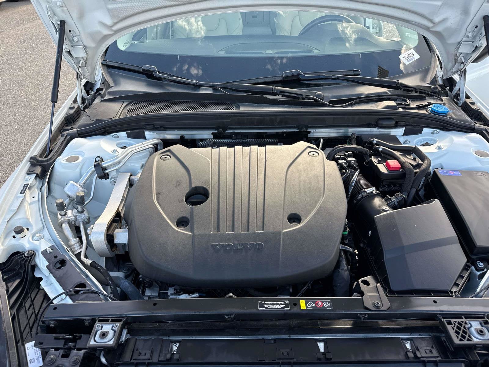 2023 Volvo S60 Plus Dark Theme