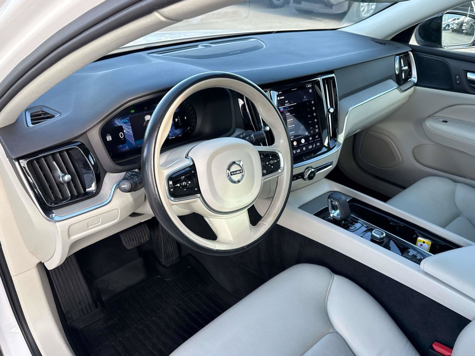 2023 Volvo S60 Plus Dark Theme