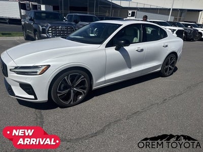 2023 Volvo S60 Plus Dark Theme