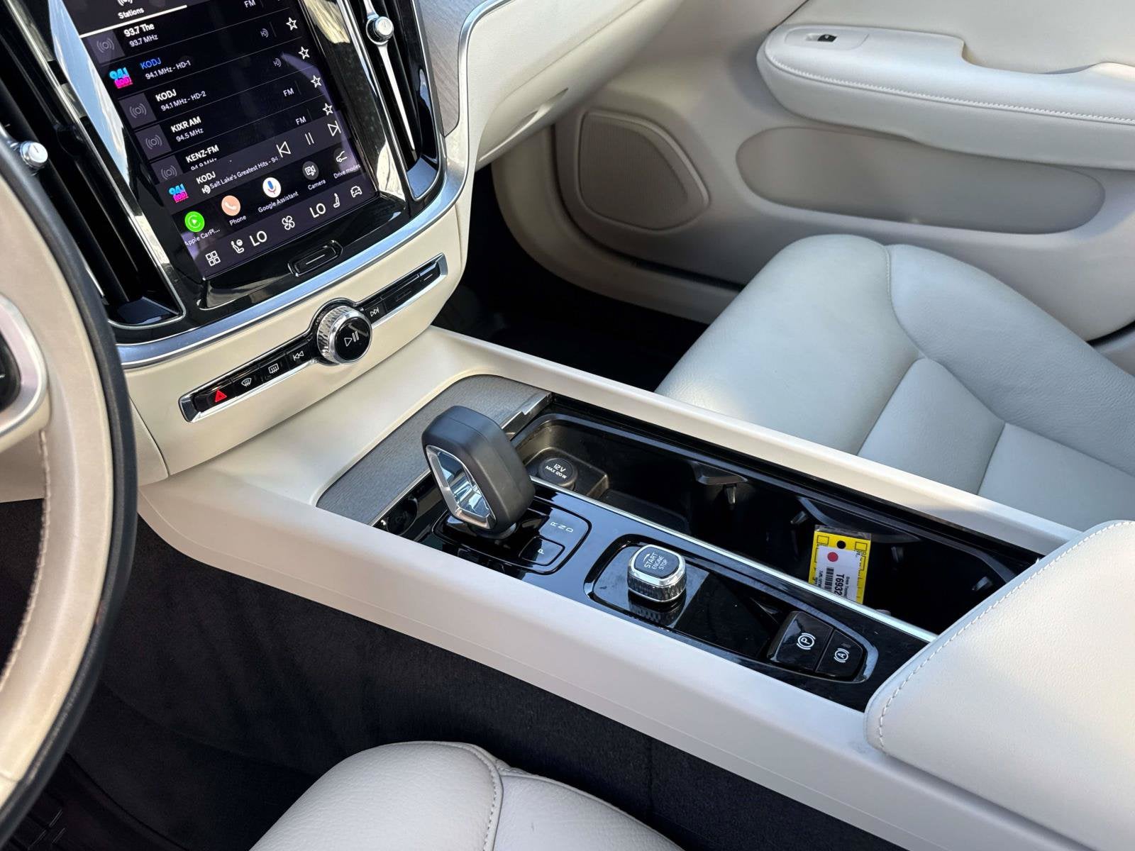 2023 Volvo S60 Plus Dark Theme
