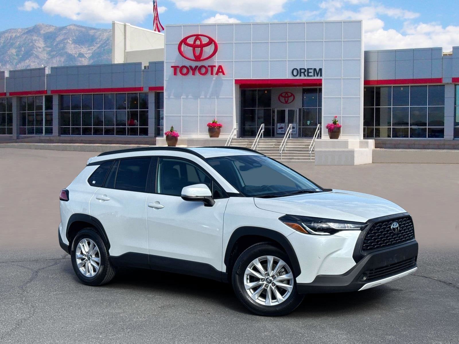 2024 Toyota Corolla Cross LE - Photo 1
