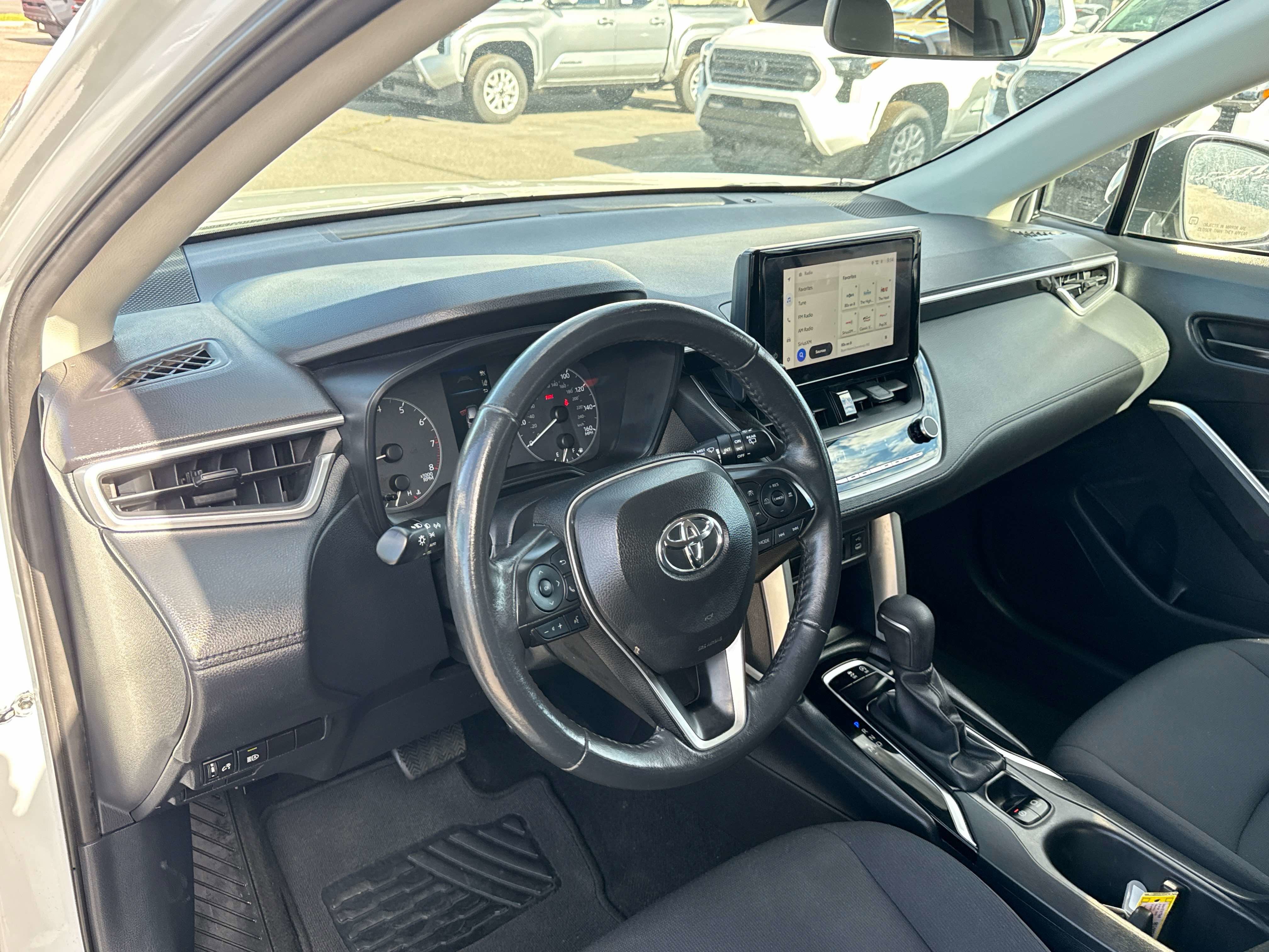 2024 Toyota Corolla Cross LE - Photo 10