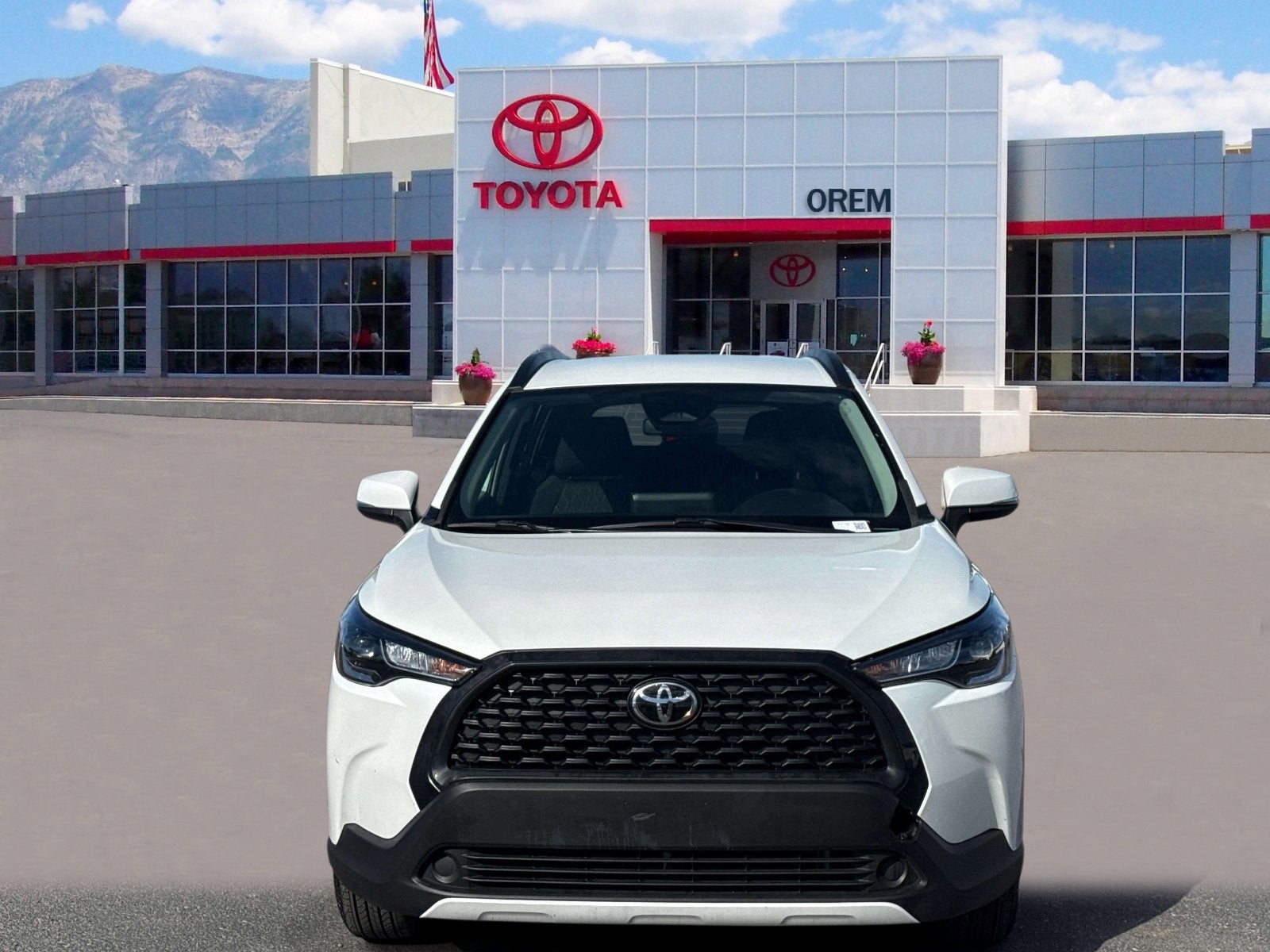 2024 Toyota Corolla Cross LE - Photo 2