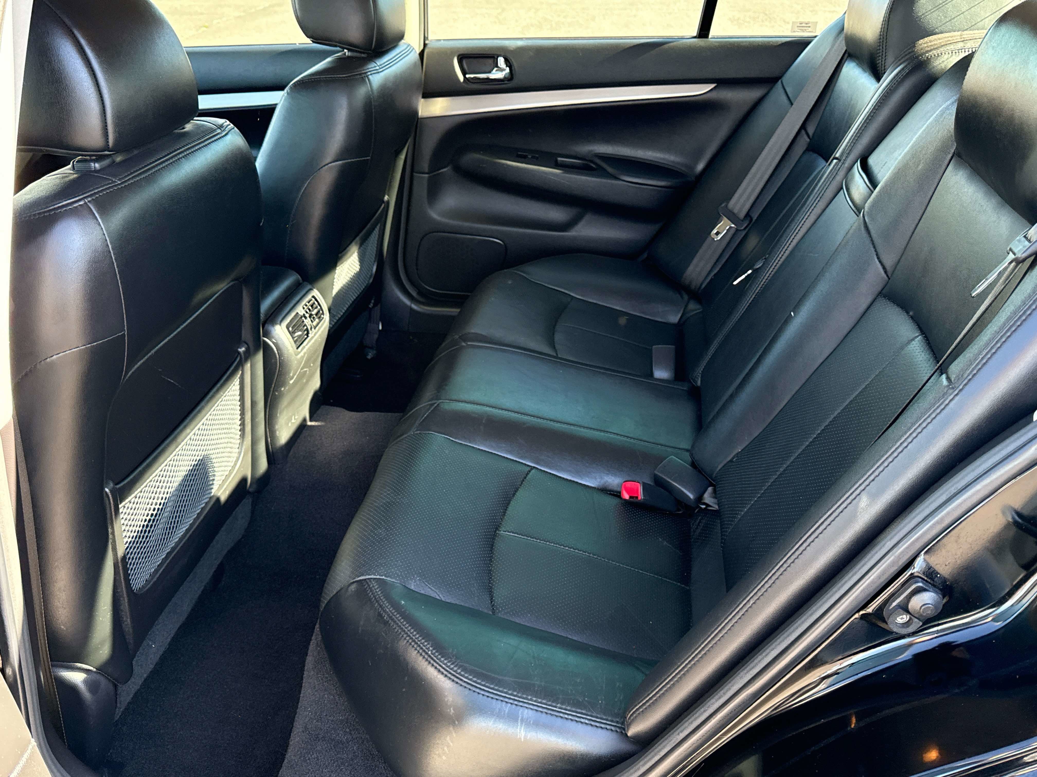 2013 INFINITI G37 x