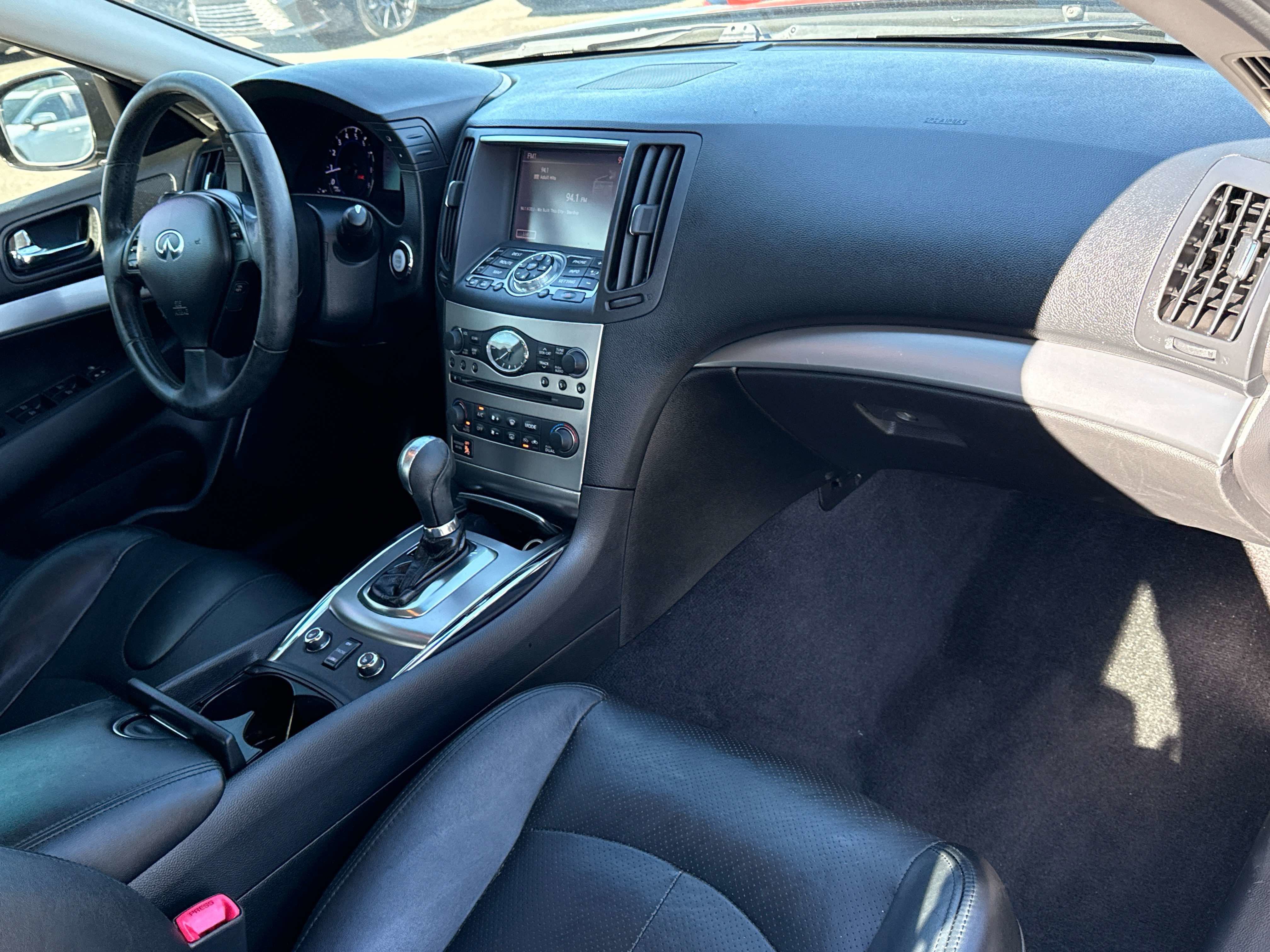 2013 INFINITI G37 x