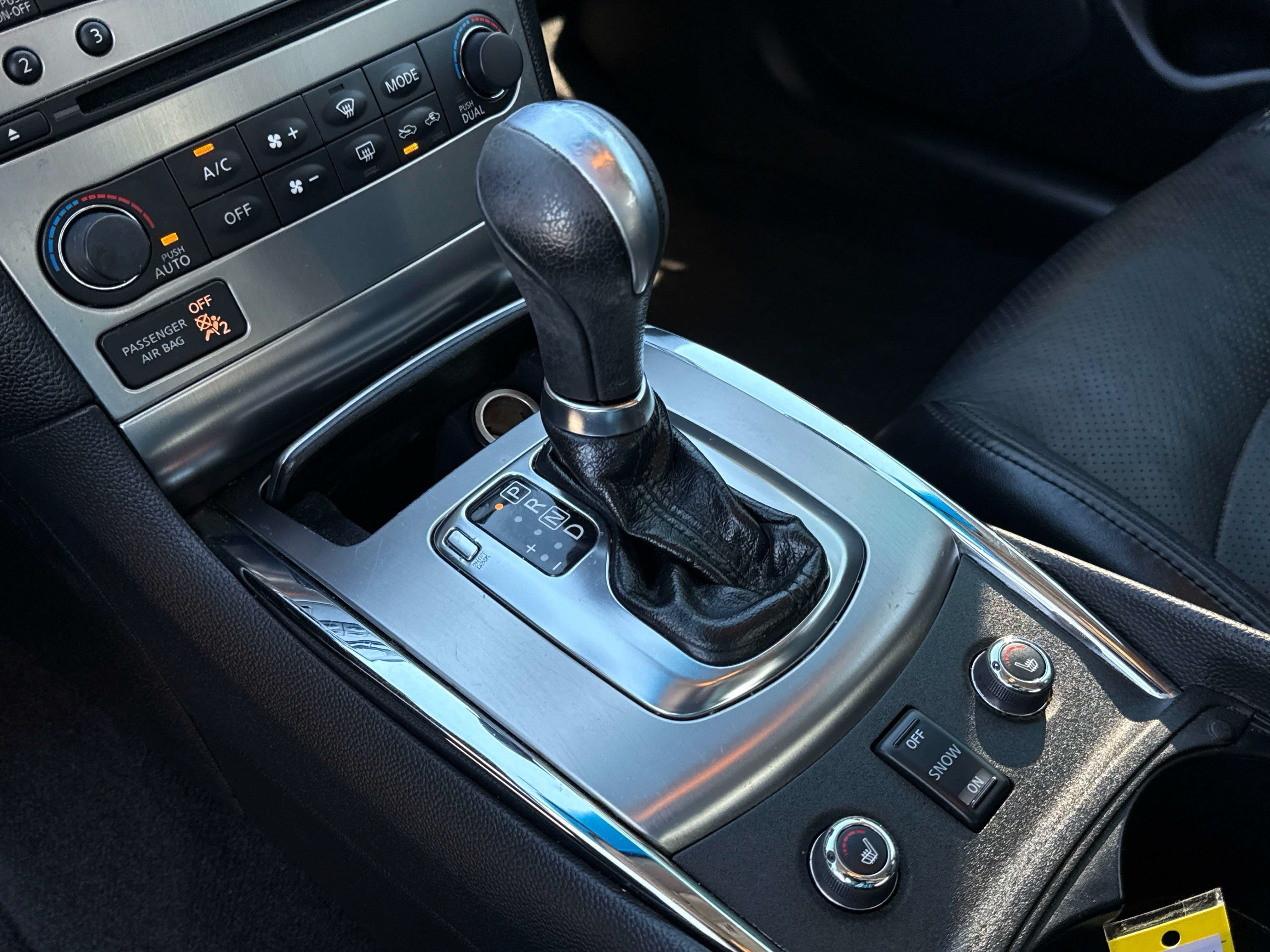 2013 INFINITI G37 x