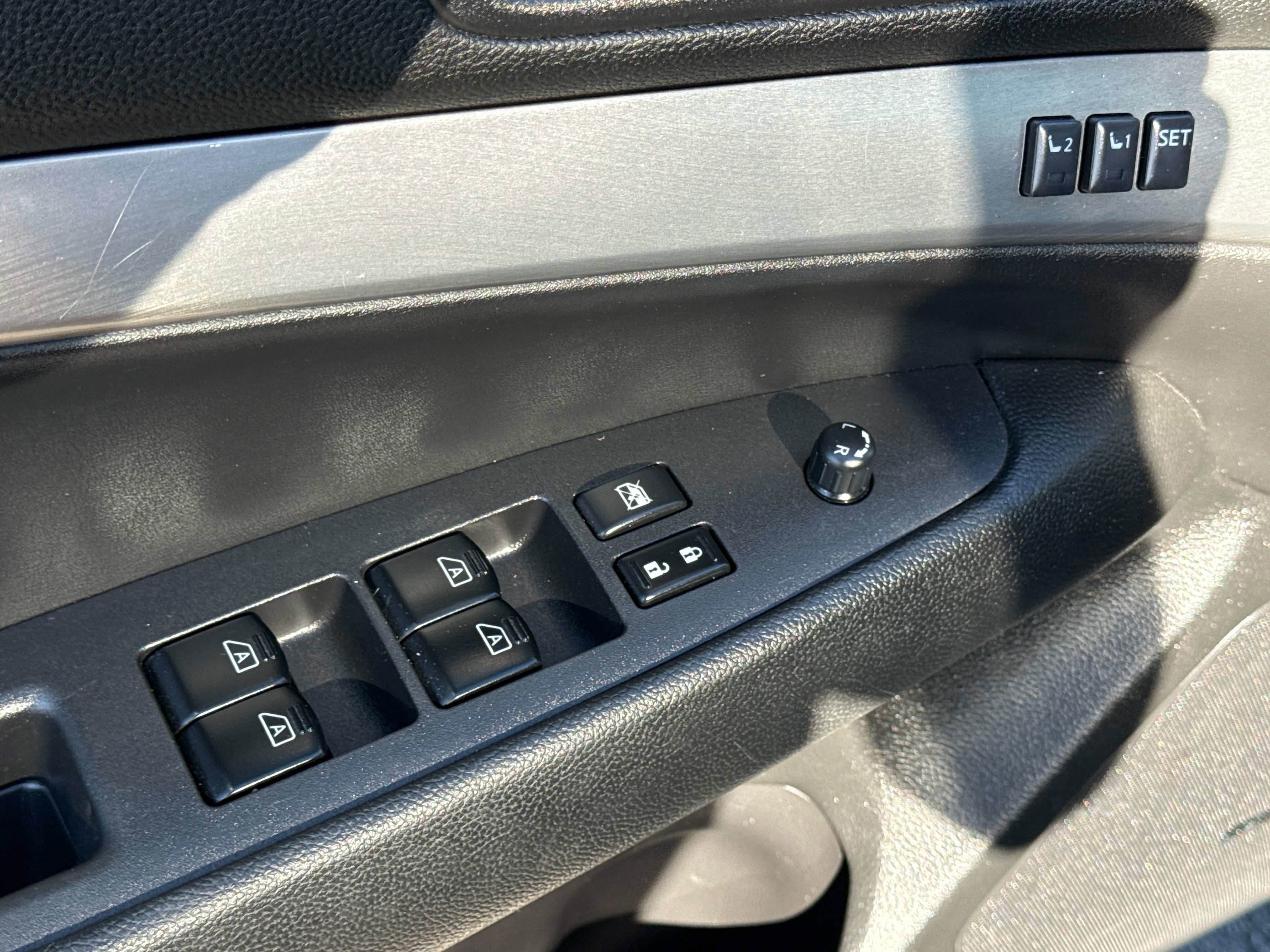2013 INFINITI G37 x