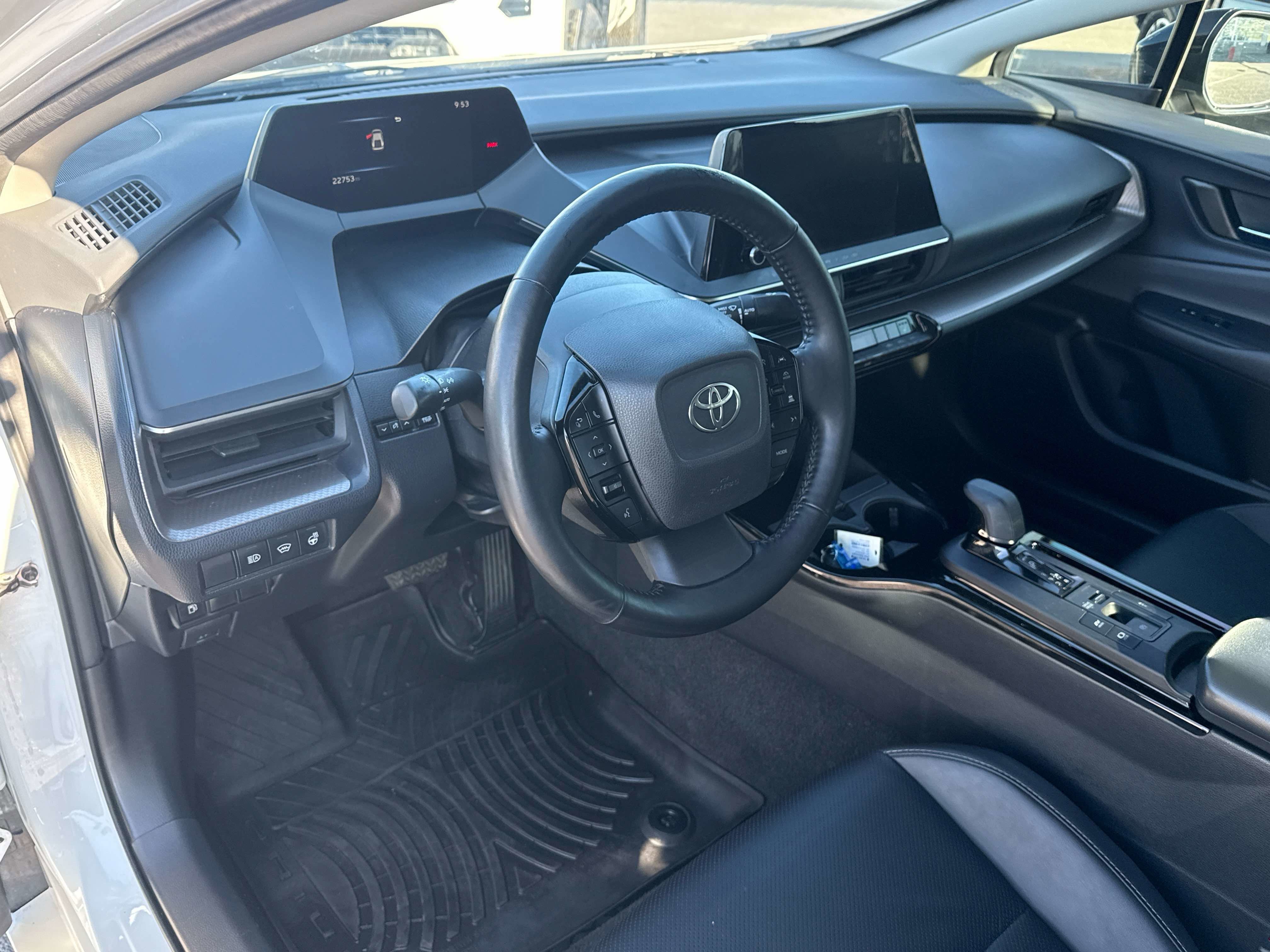 2023 Toyota PRIUS XLE