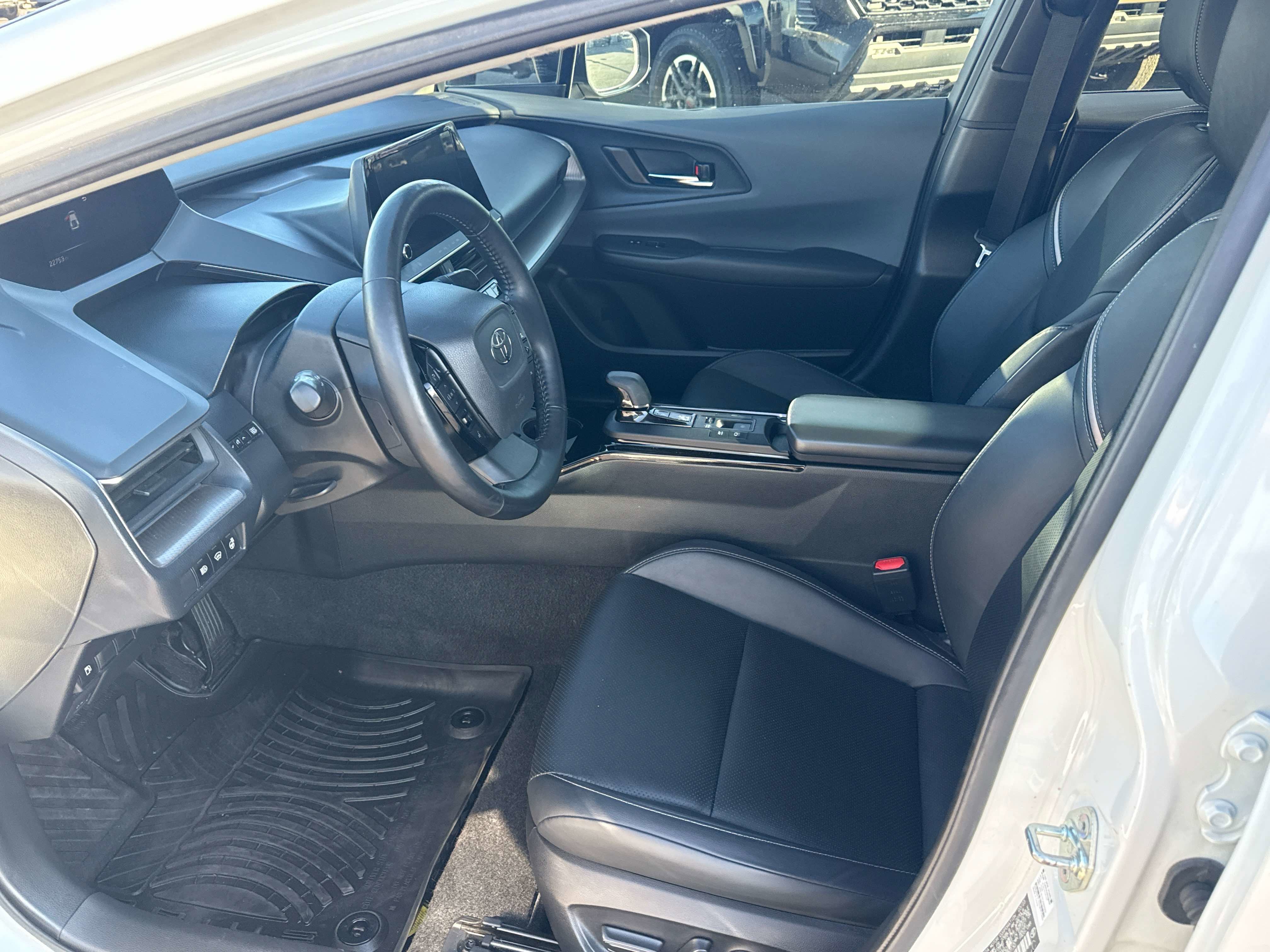 2023 Toyota PRIUS XLE