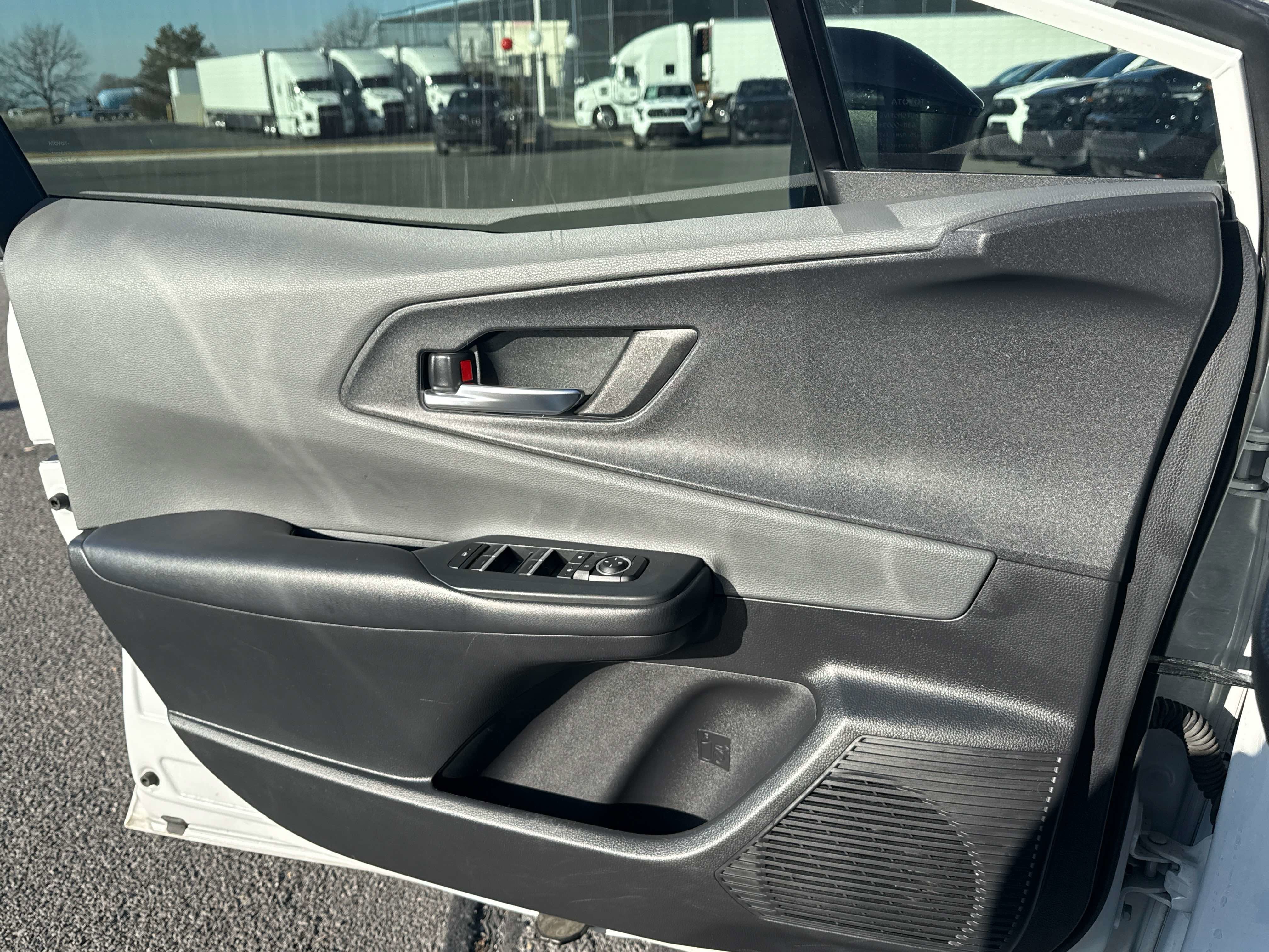 2023 Toyota PRIUS XLE