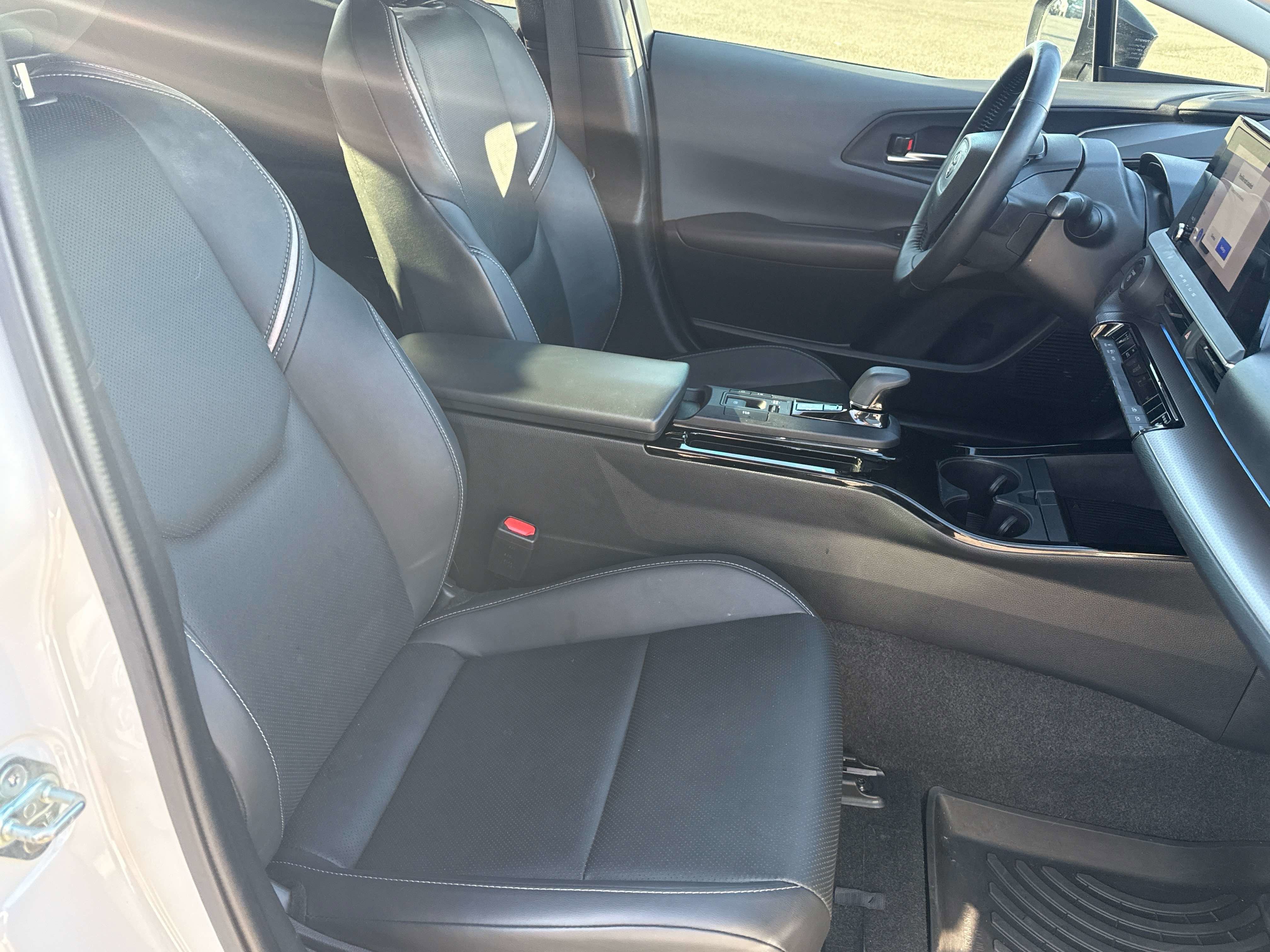 2023 Toyota PRIUS XLE