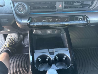 2023 Toyota PRIUS XLE