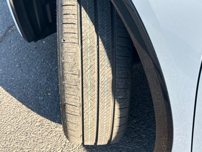 2023 Toyota PRIUS XLE