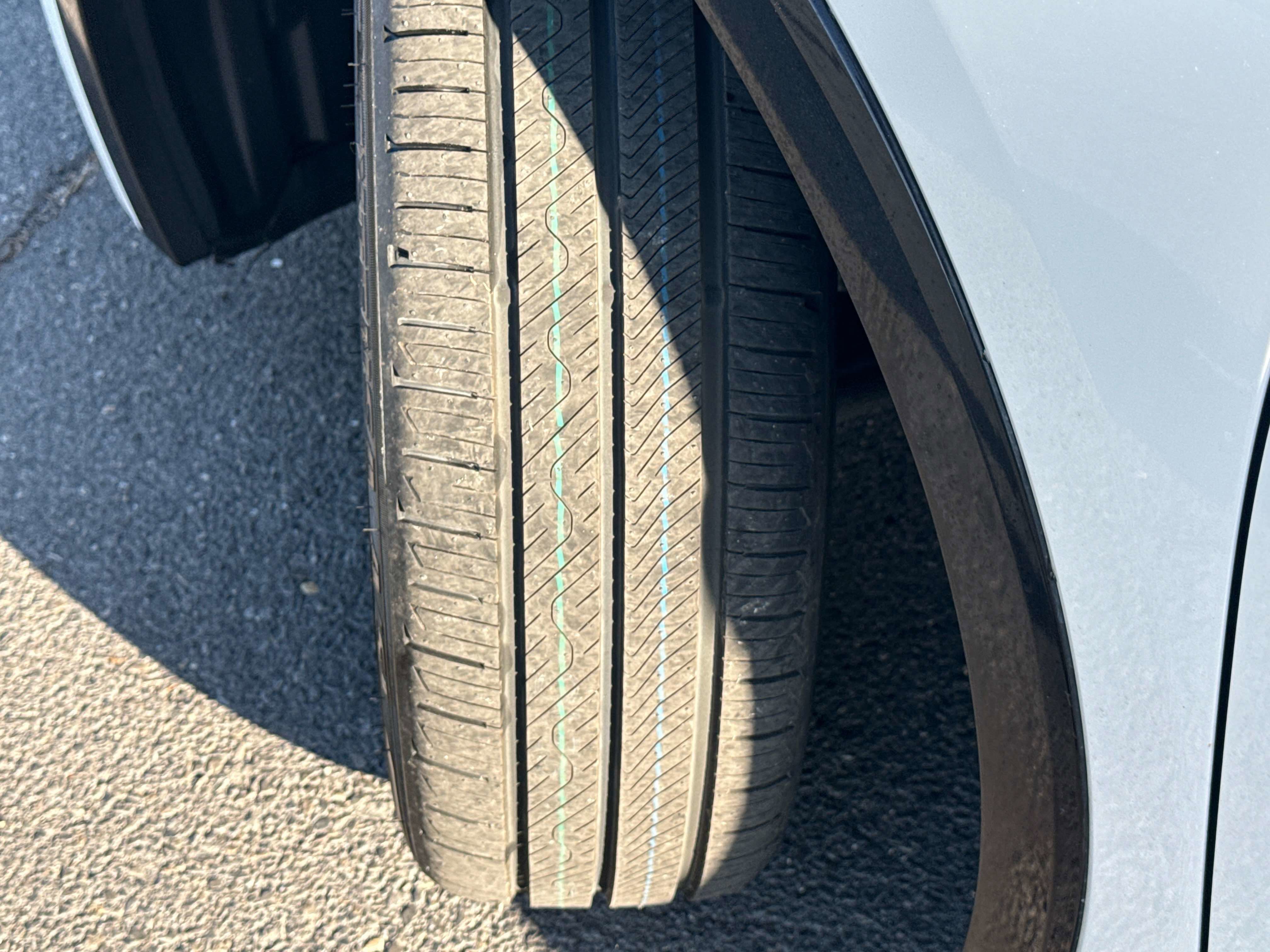 2023 Toyota PRIUS XLE