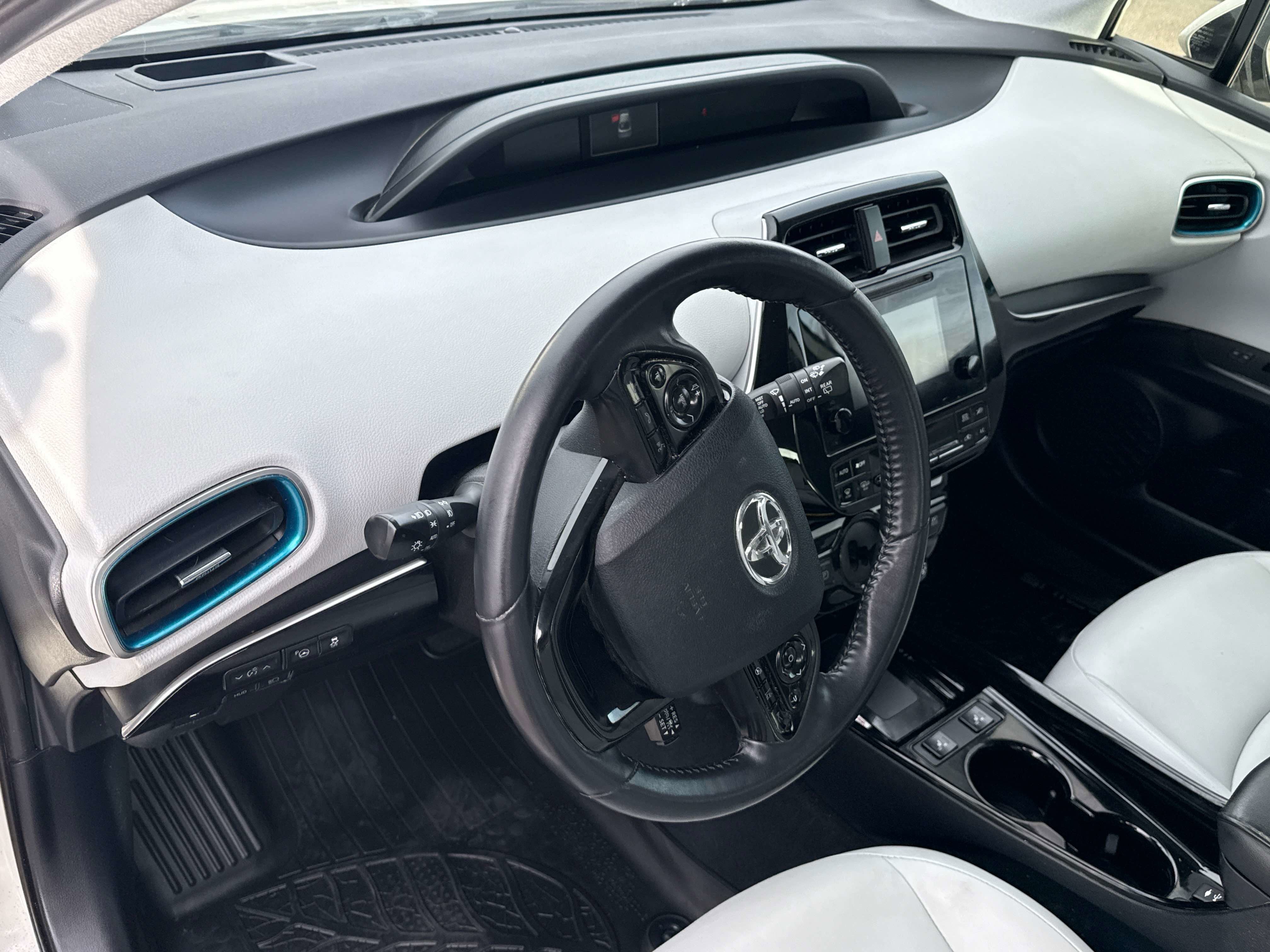 2019 Toyota PRIUS XLE