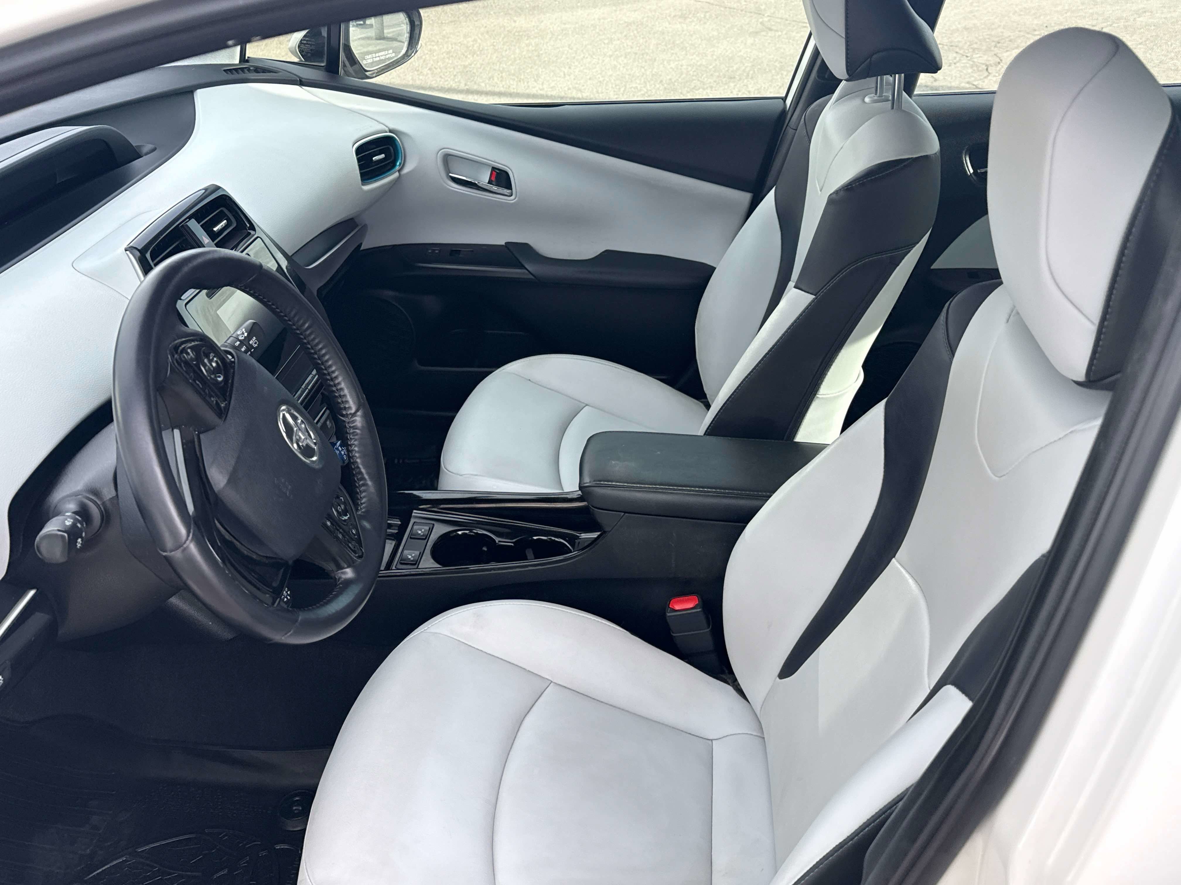 2019 Toyota PRIUS XLE