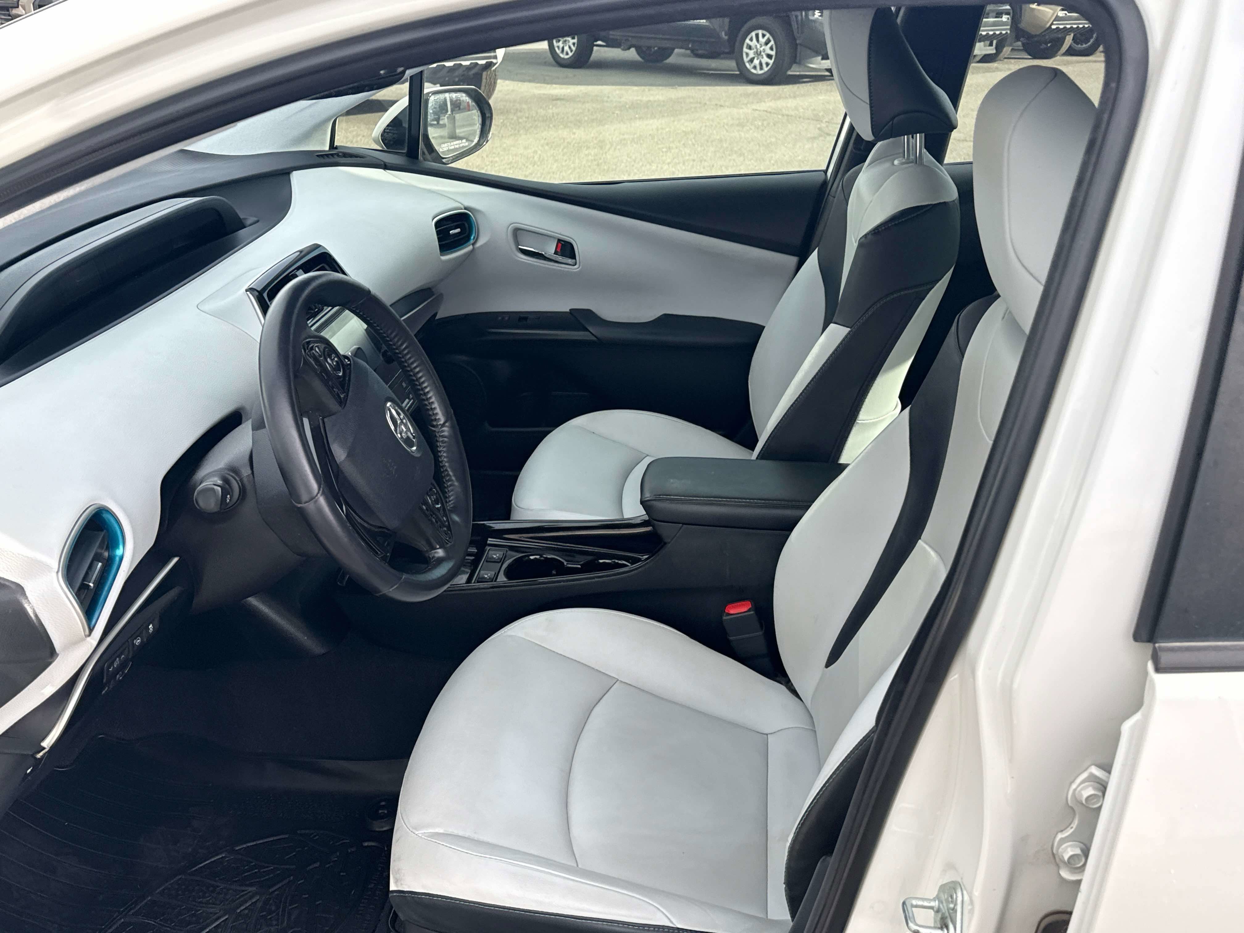 2019 Toyota PRIUS XLE