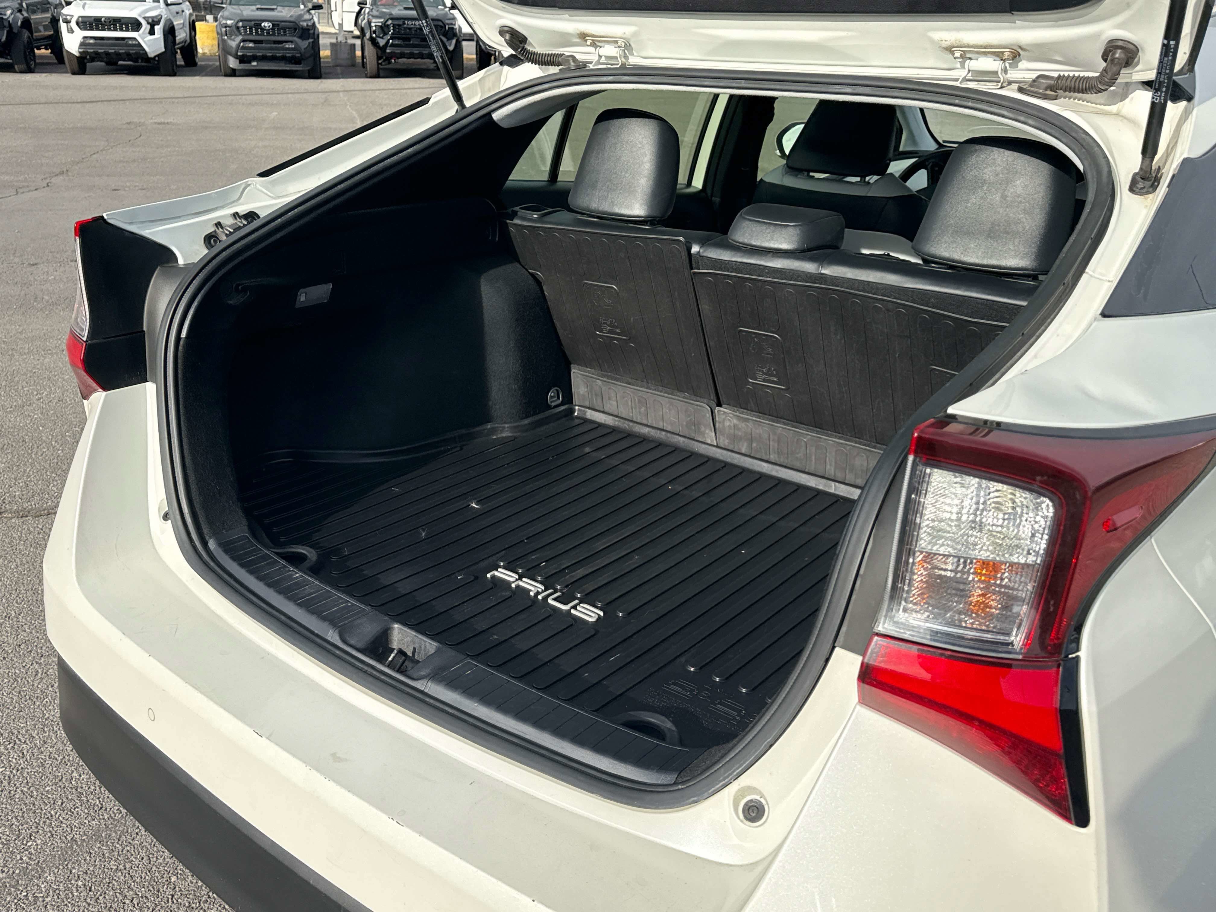 2019 Toyota PRIUS XLE