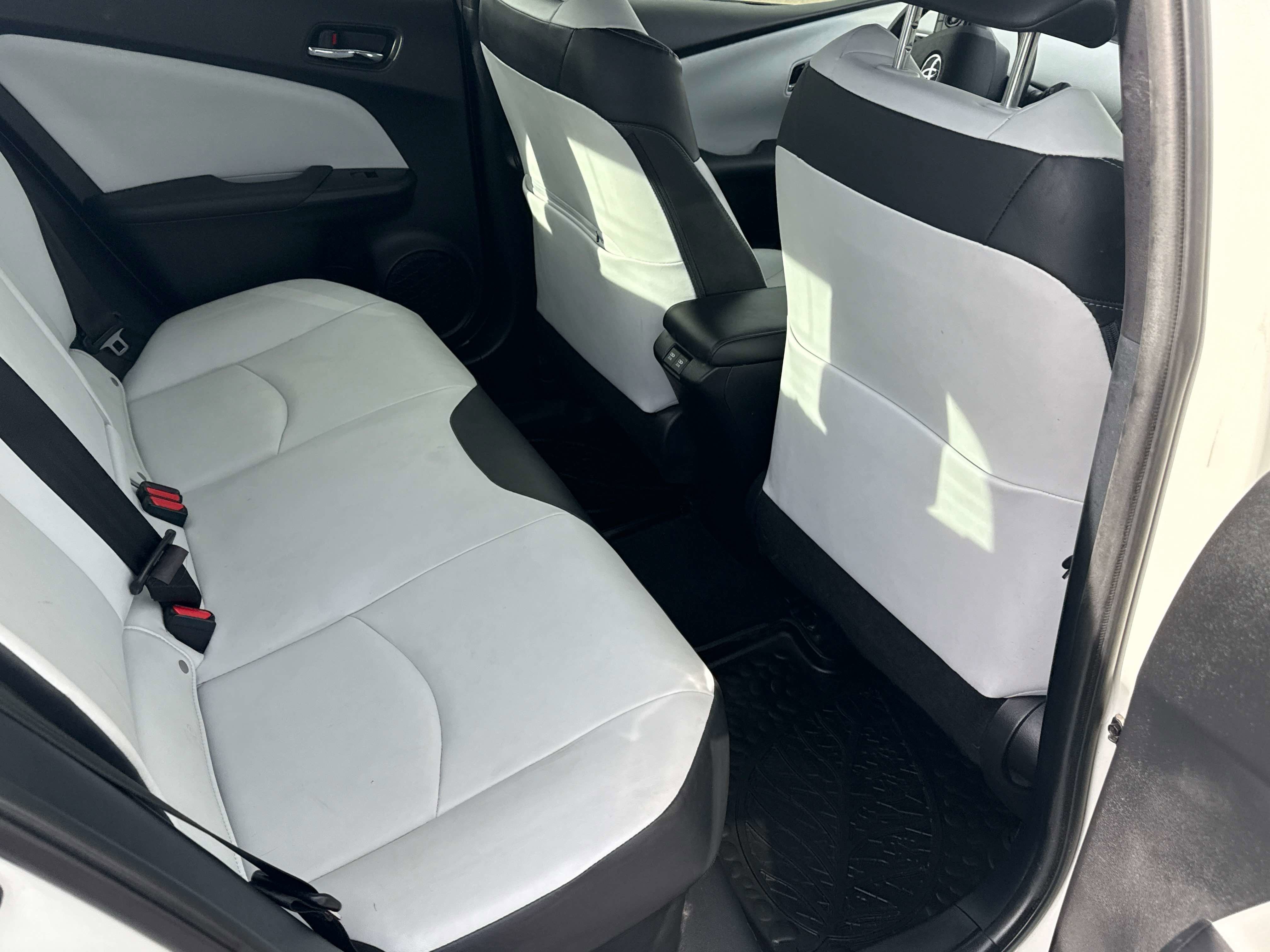 2019 Toyota PRIUS XLE