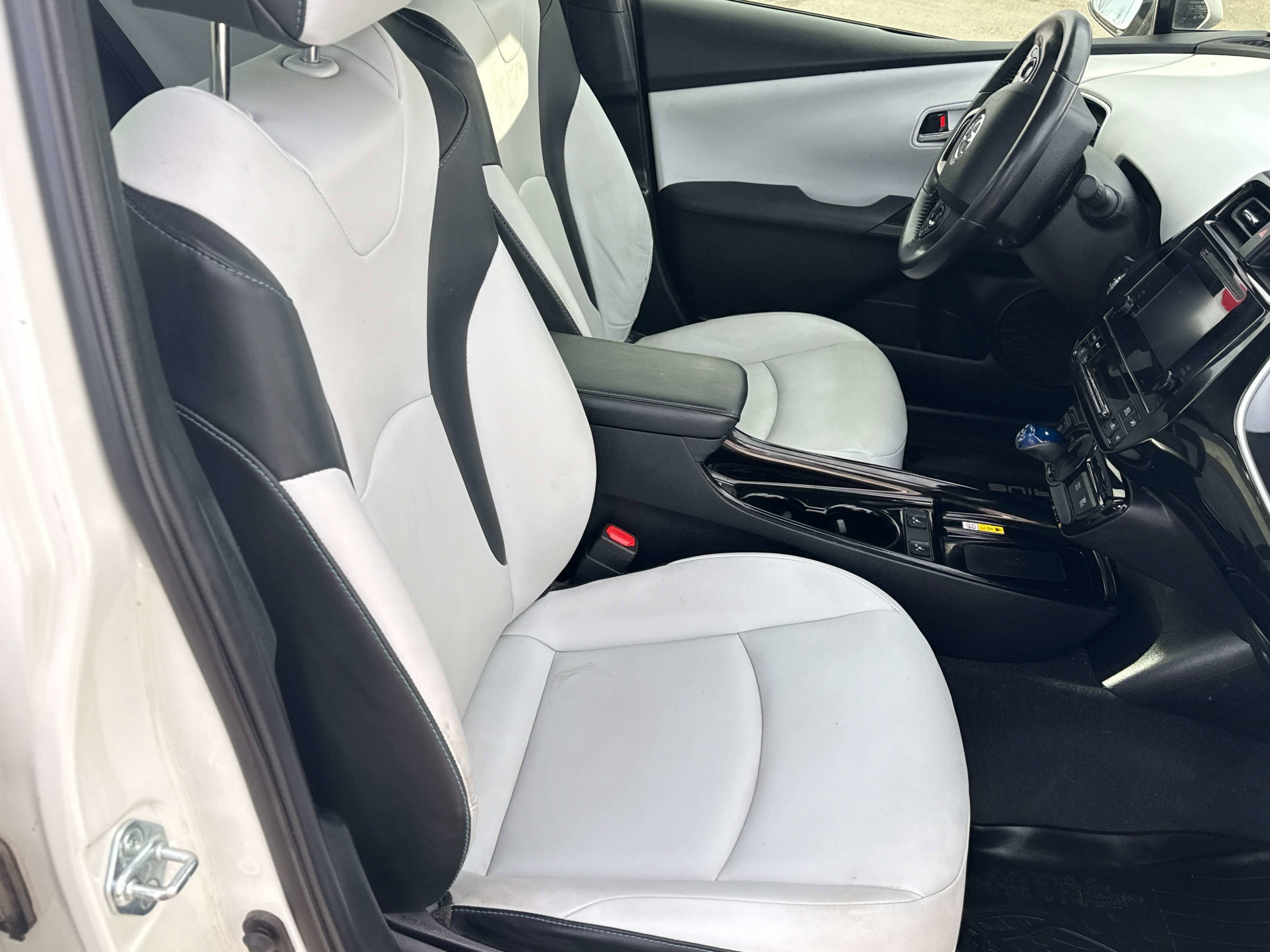 2019 Toyota PRIUS XLE