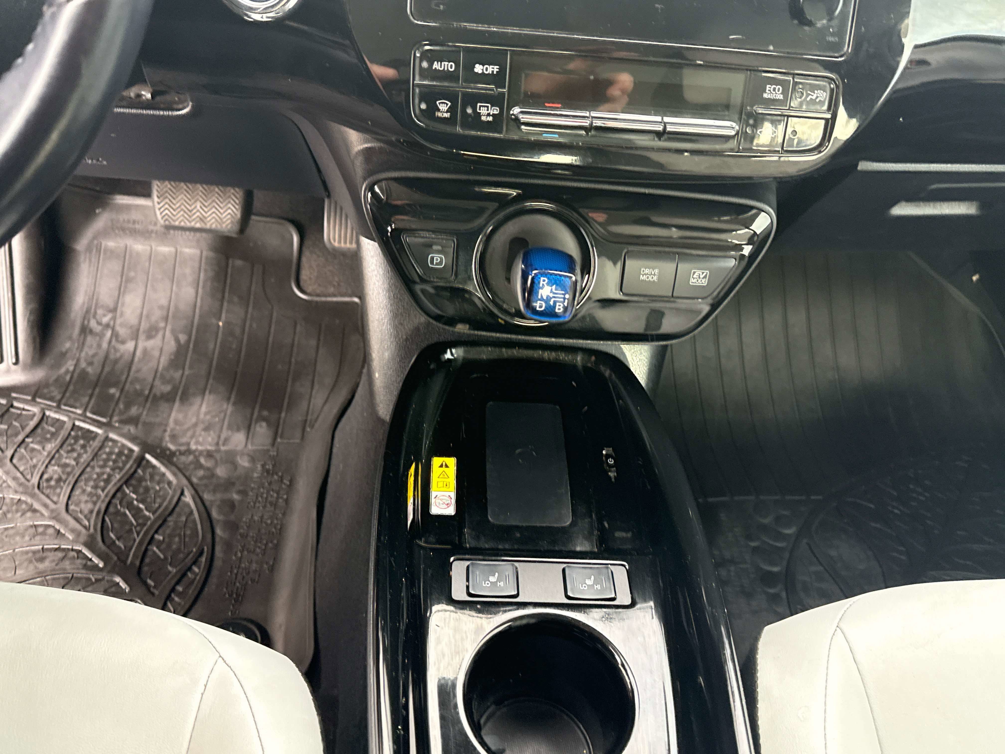 2019 Toyota PRIUS XLE