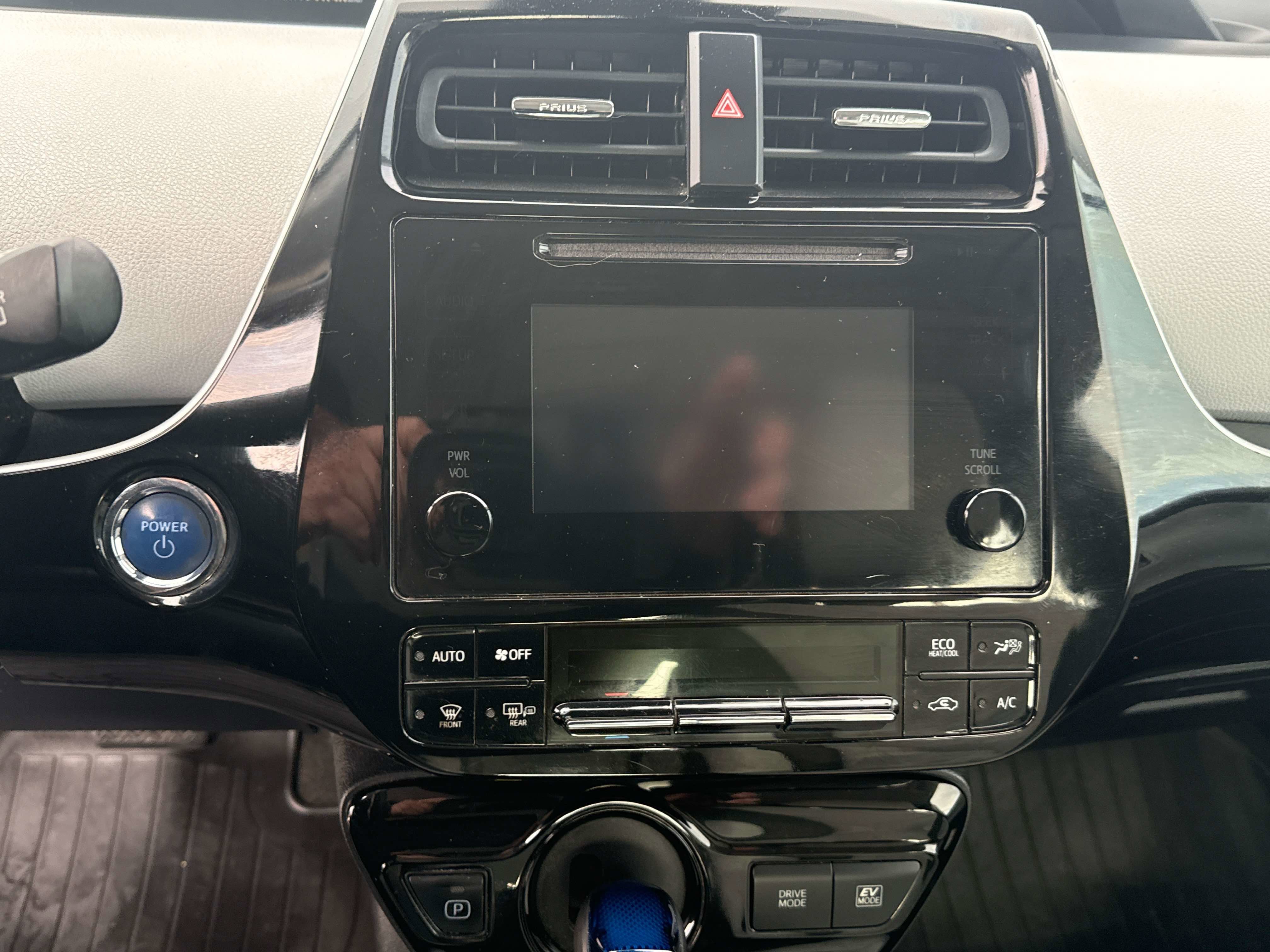 2019 Toyota PRIUS XLE