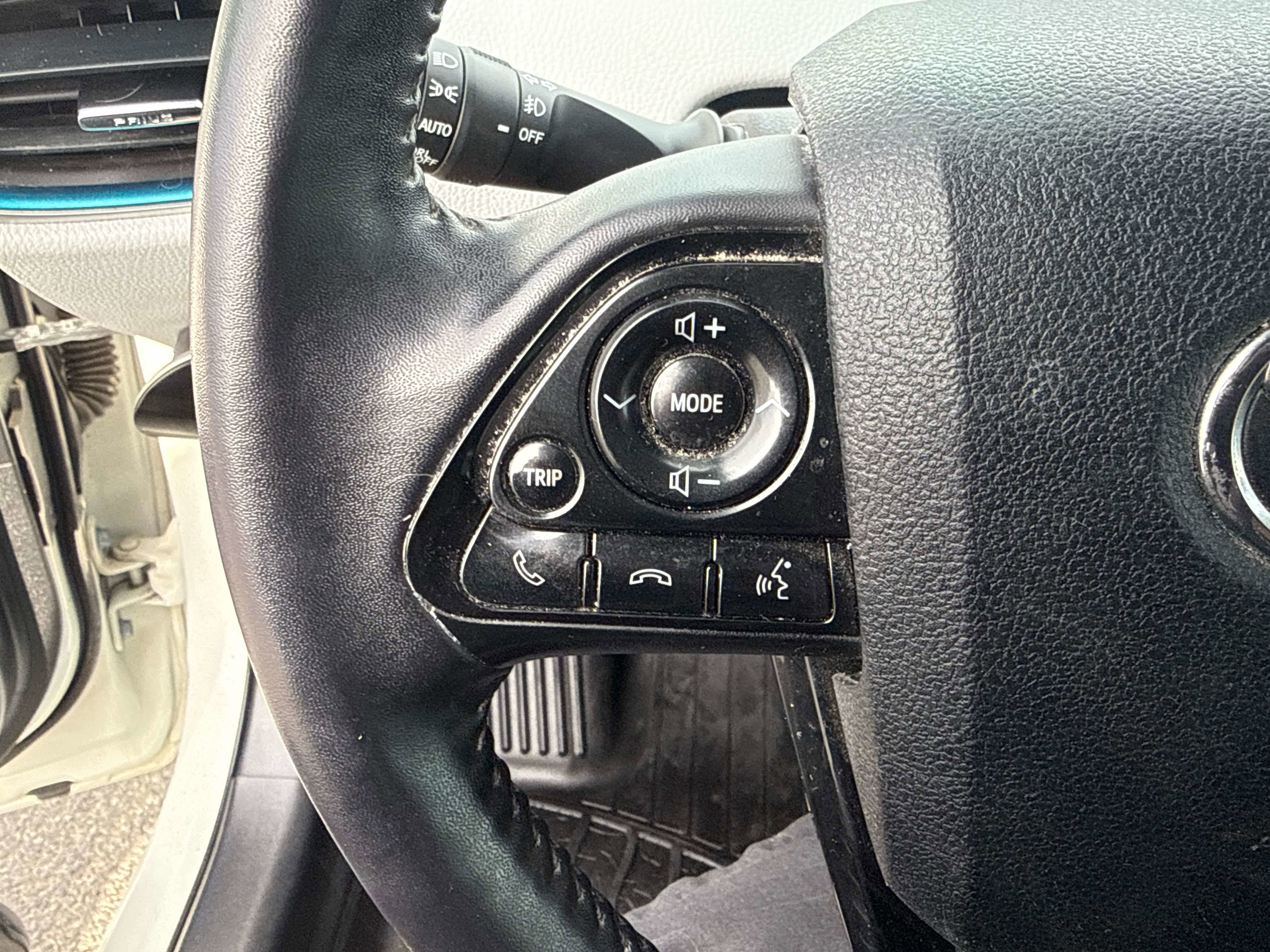 2019 Toyota PRIUS XLE