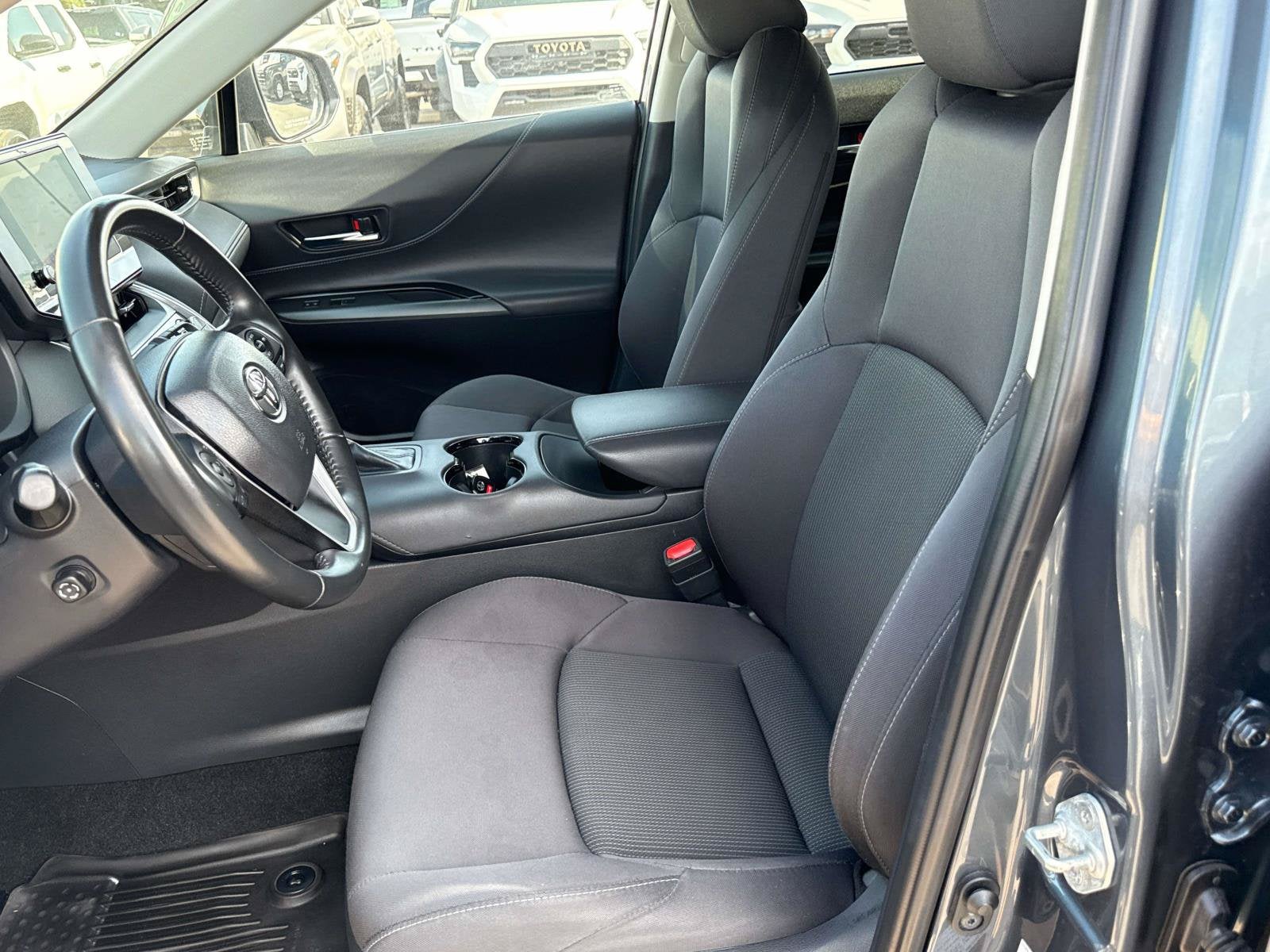 2024 Toyota Venza LE - Photo 13