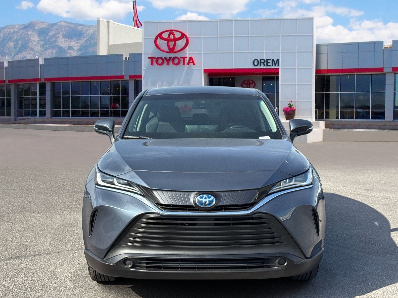 2024 Toyota Venza LE - Photo 2