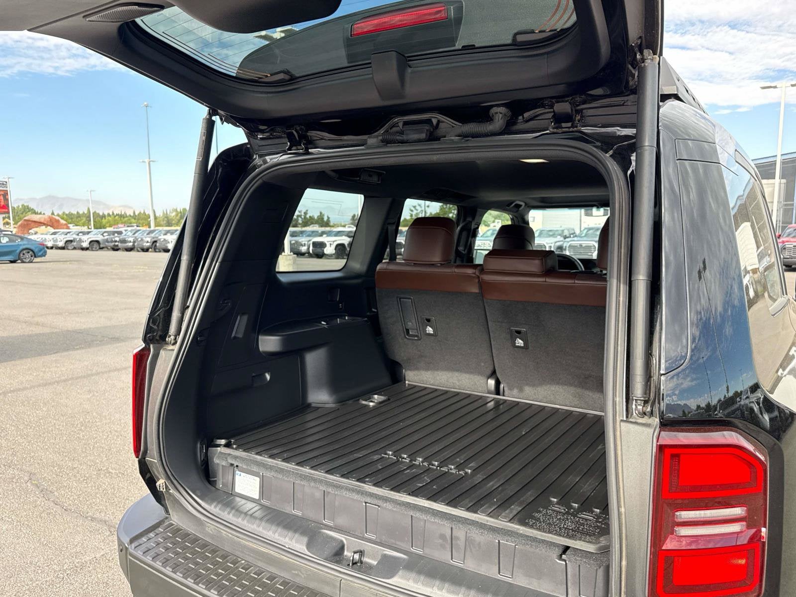 2025 Toyota Land Cruiser 4WD (Natl)