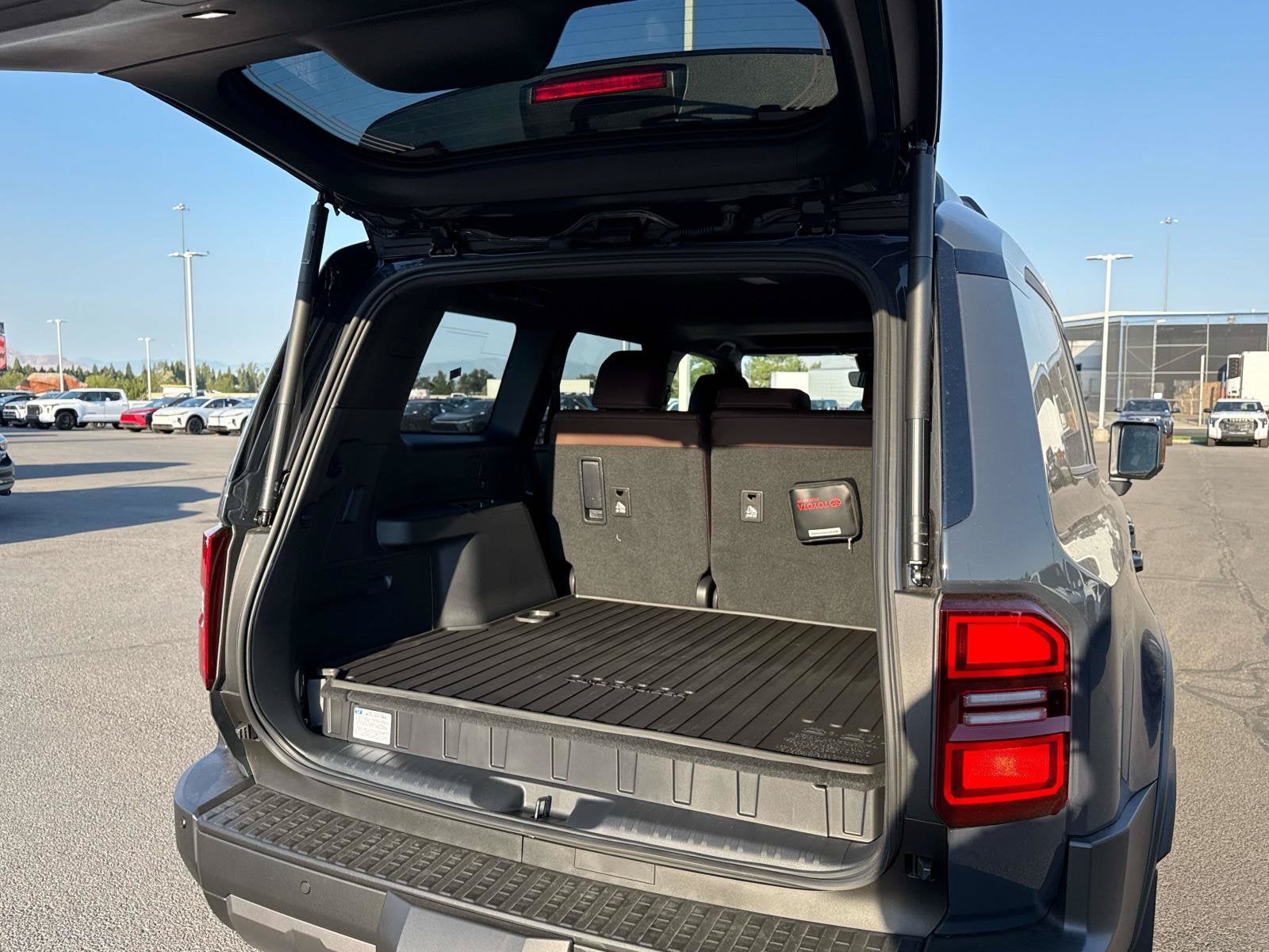 2027 Toyota Land Cruiser 4WD (Natl)