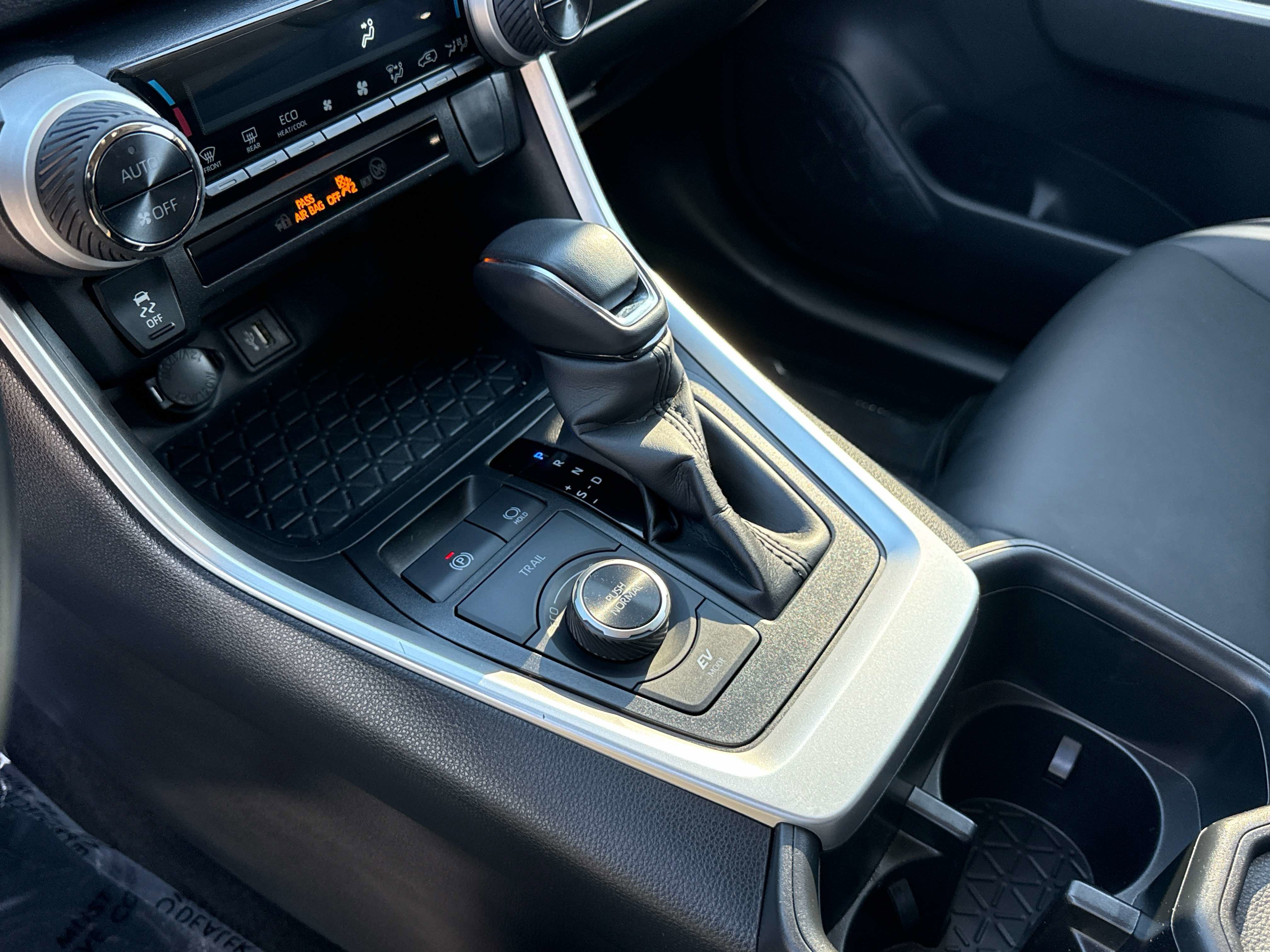 2025 Toyota RAV4 HYBRID Hybrid XLE Premium