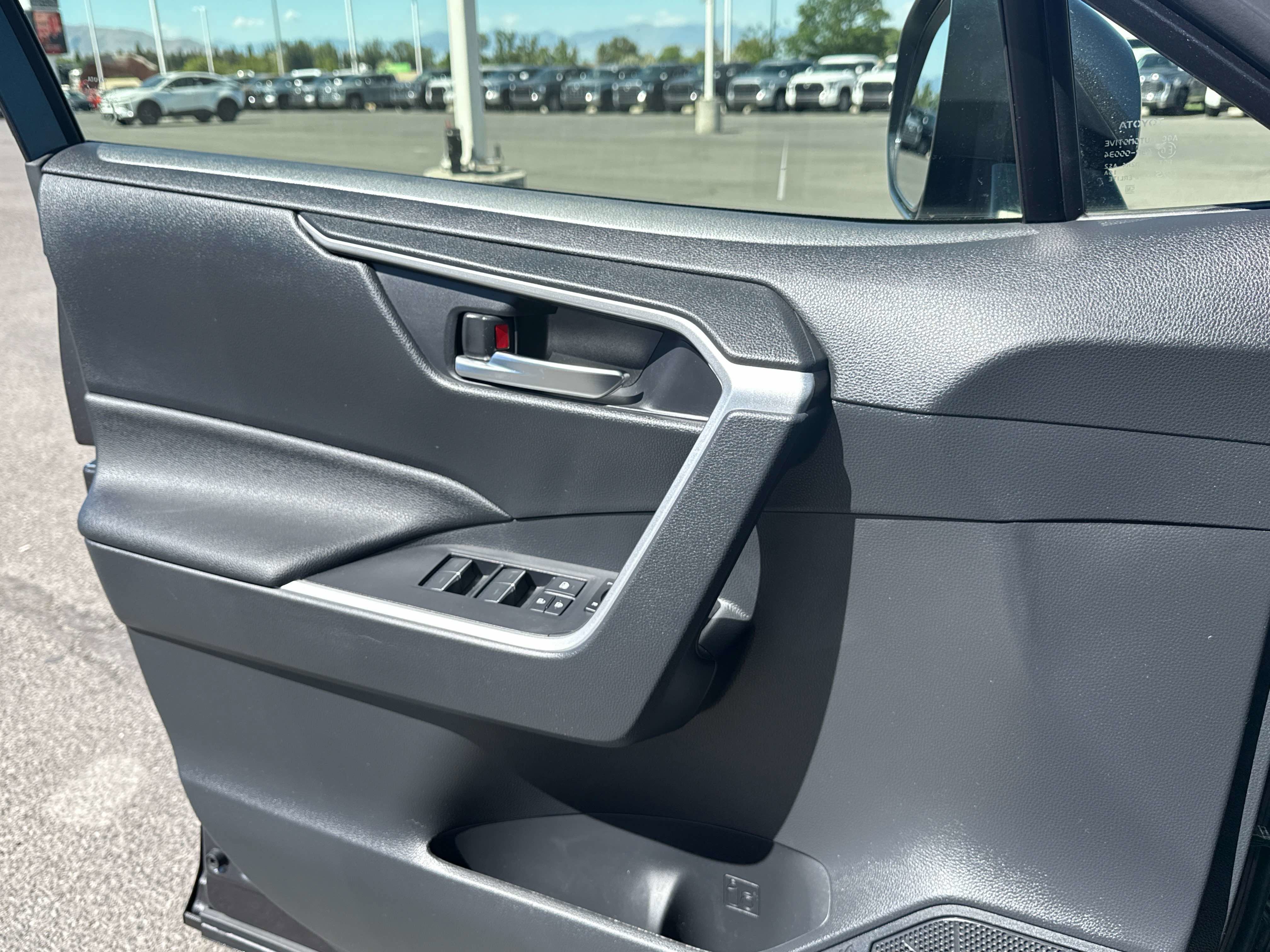 2025 Toyota RAV4 HYBRID Hybrid XLE Premium