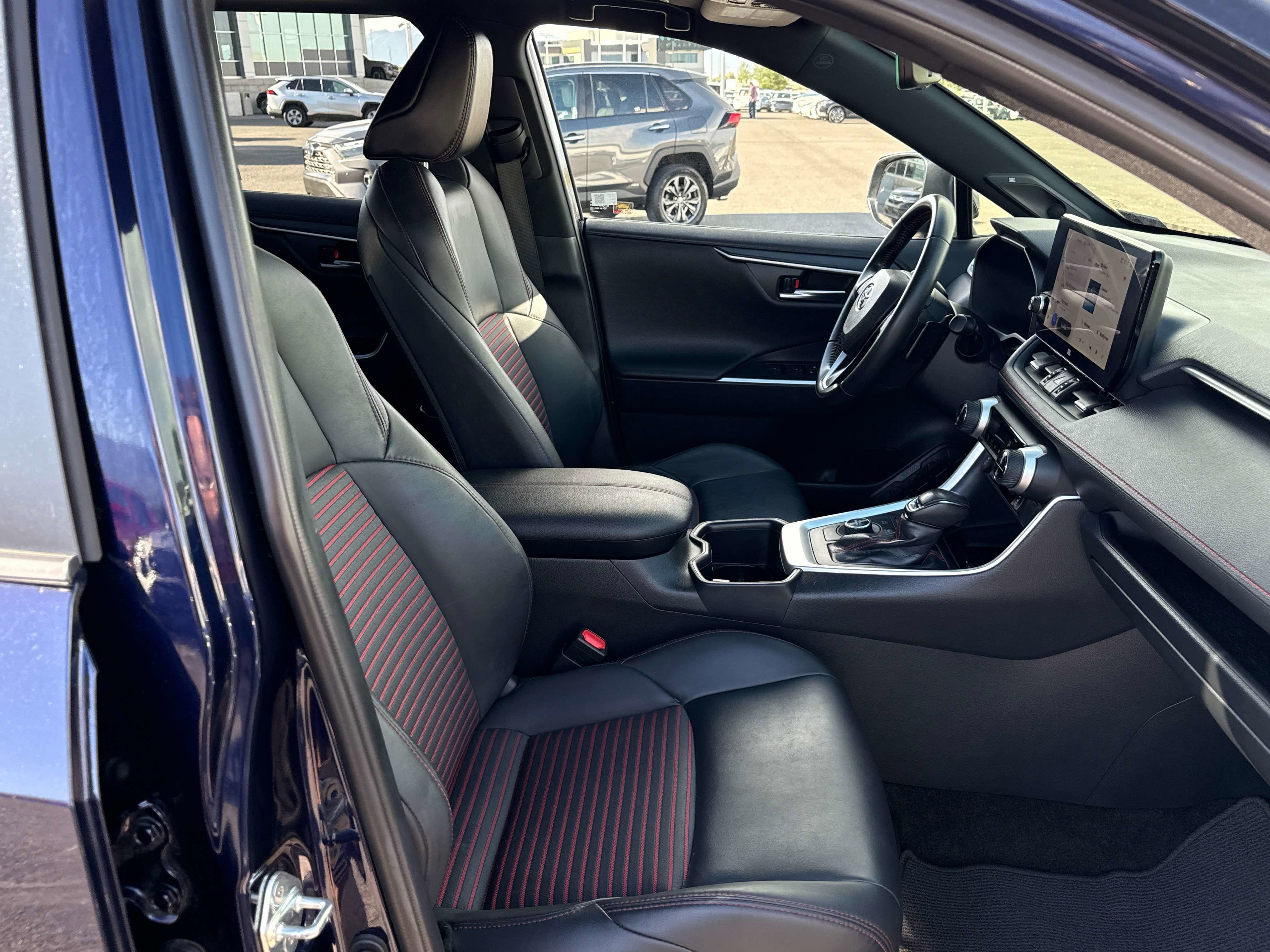 2024 Toyota RAV4 XSE - Photo 17