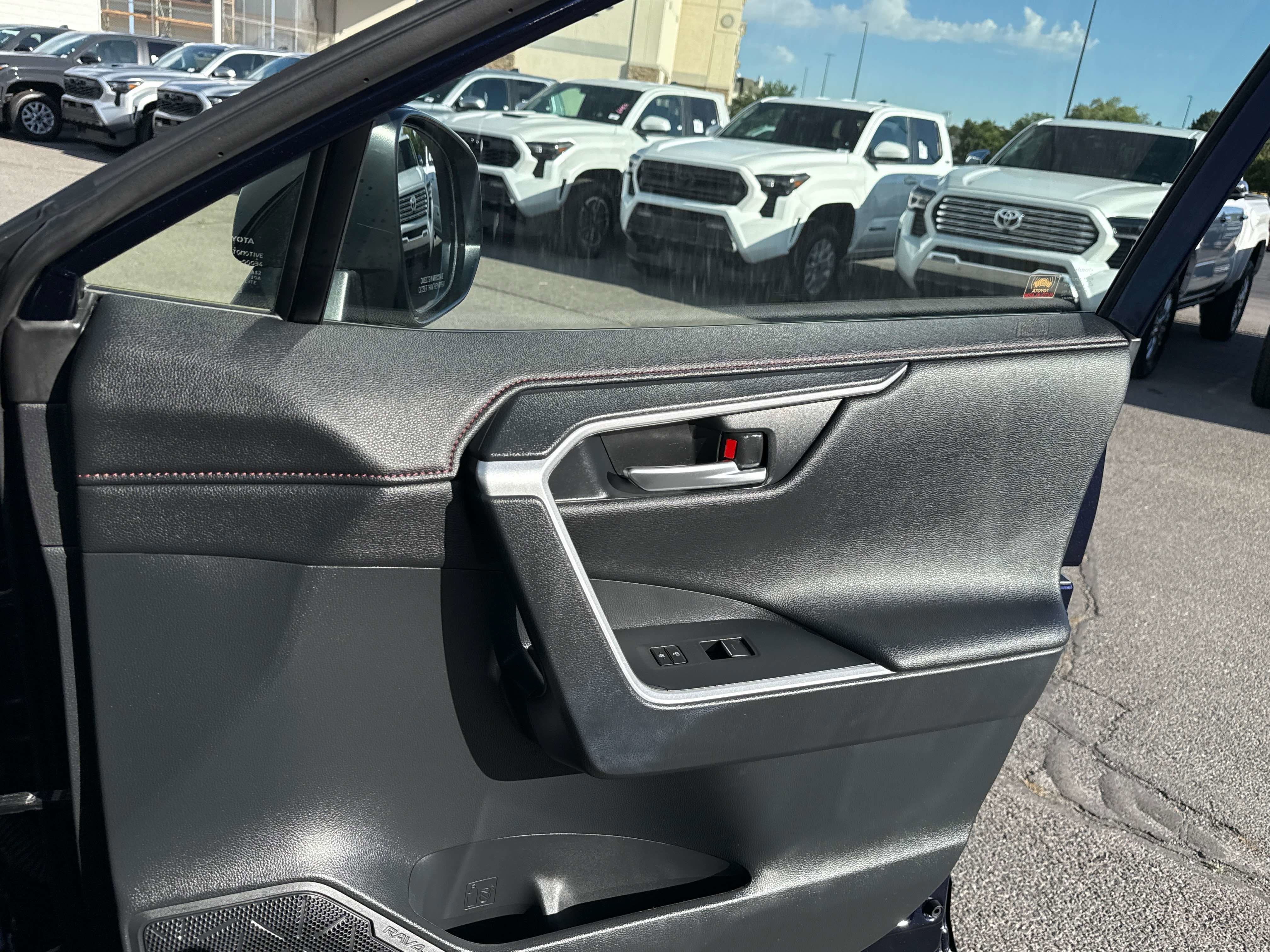 2024 Toyota RAV4 XSE - Photo 19
