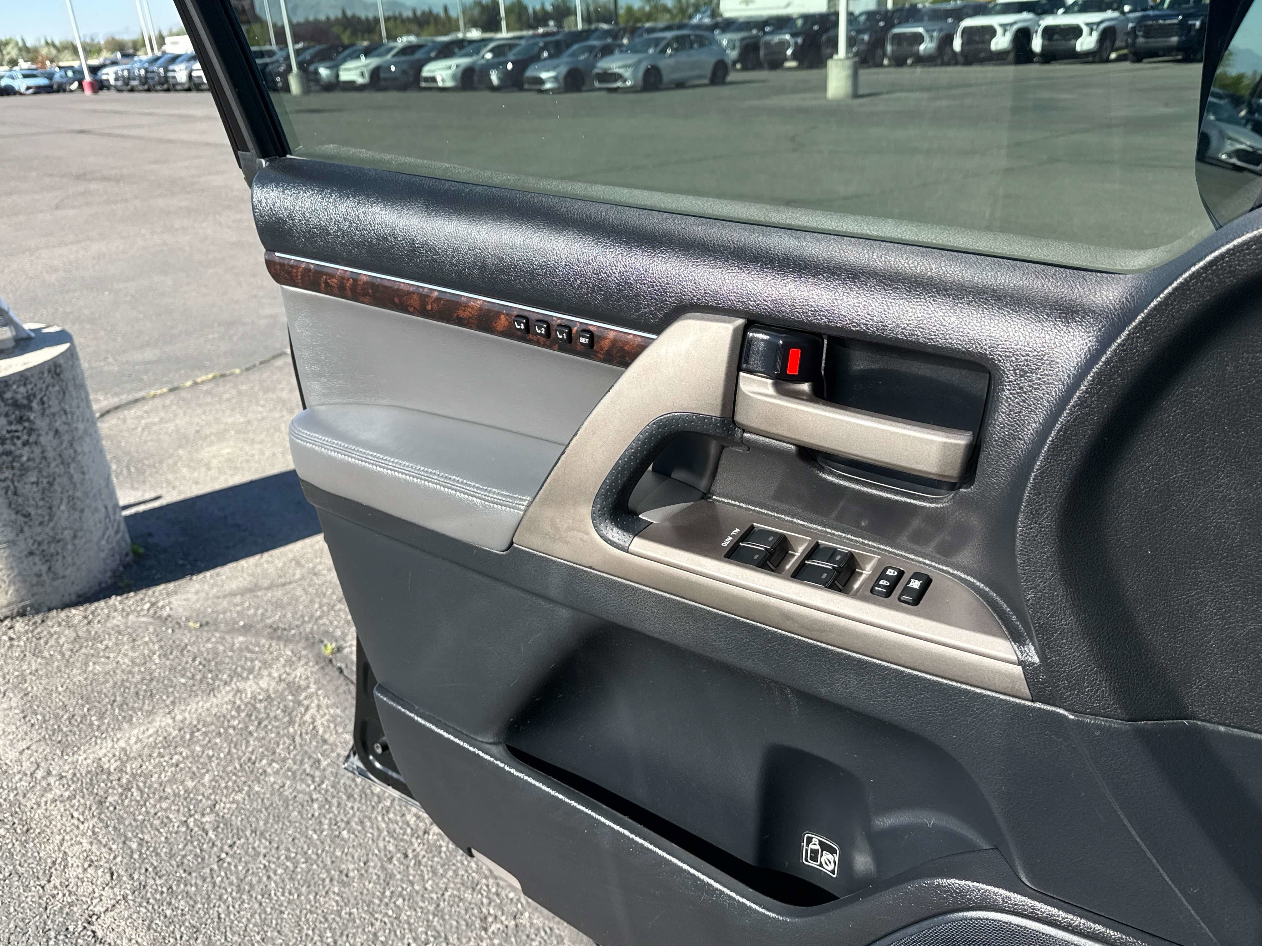 2009 Toyota LAND CRUISER 4dr 4WD (Natl)