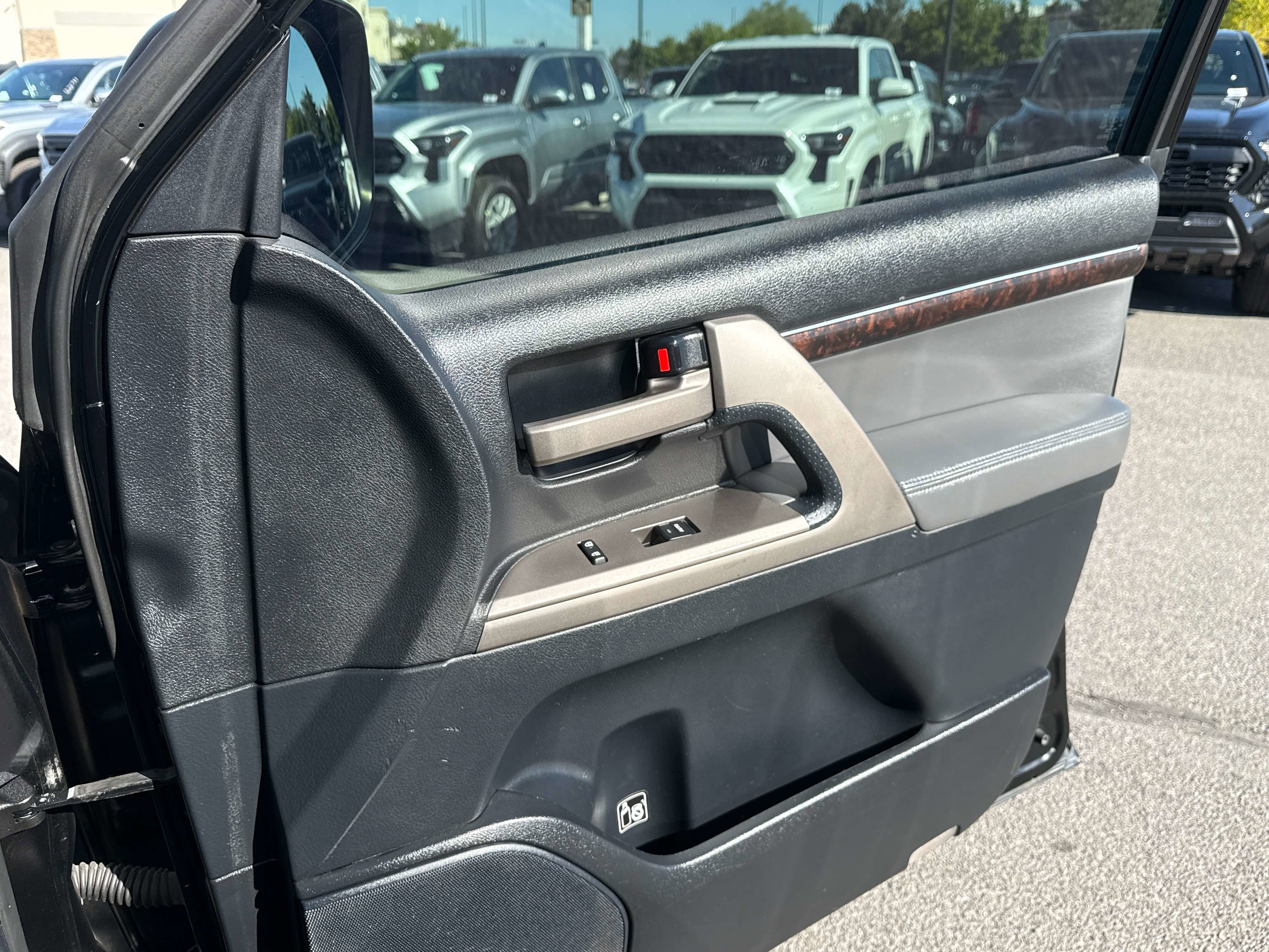 2009 Toyota LAND CRUISER 4dr 4WD (Natl)