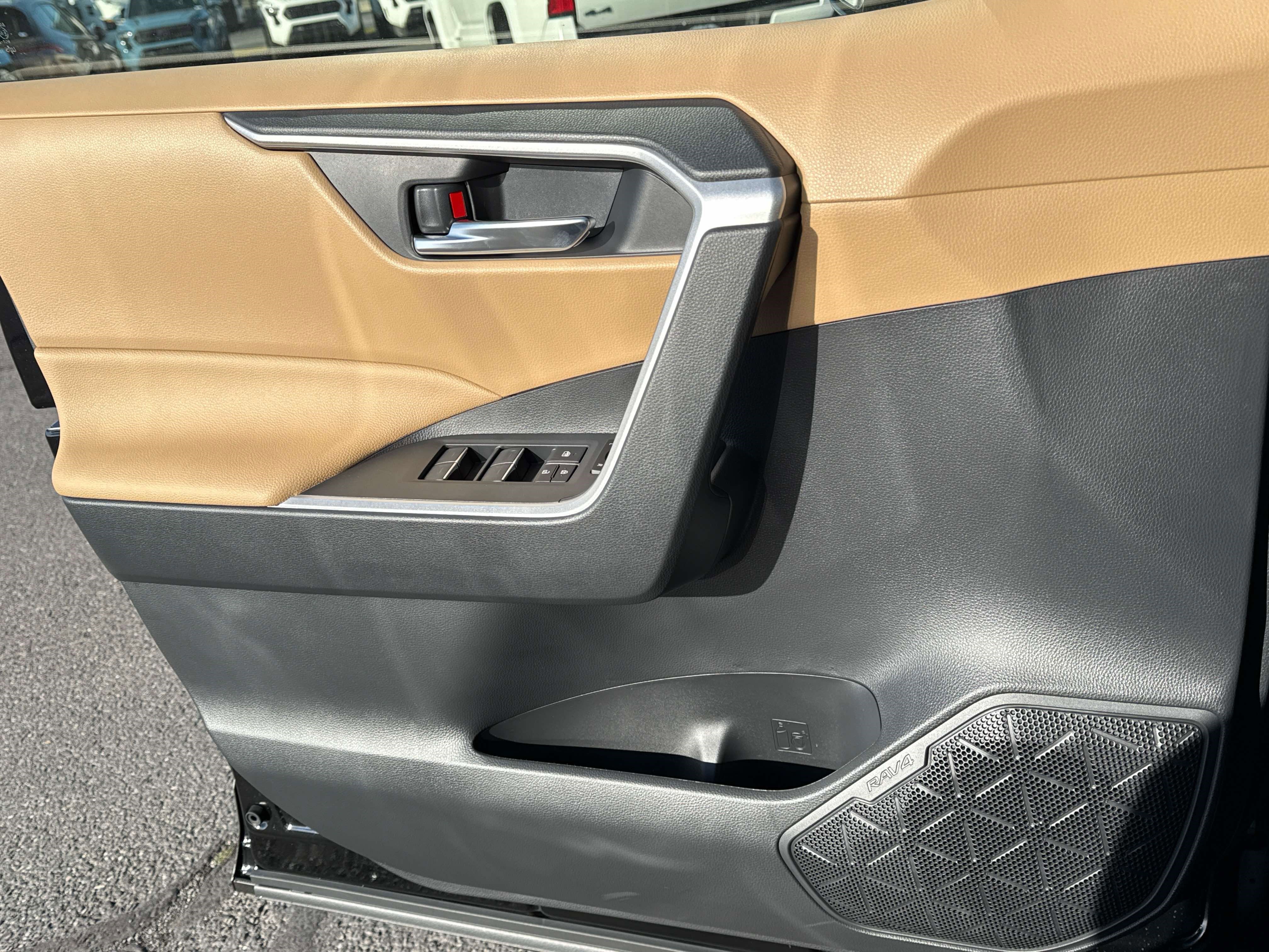 2025 Toyota RAV4 HYBRID Hybrid XLE