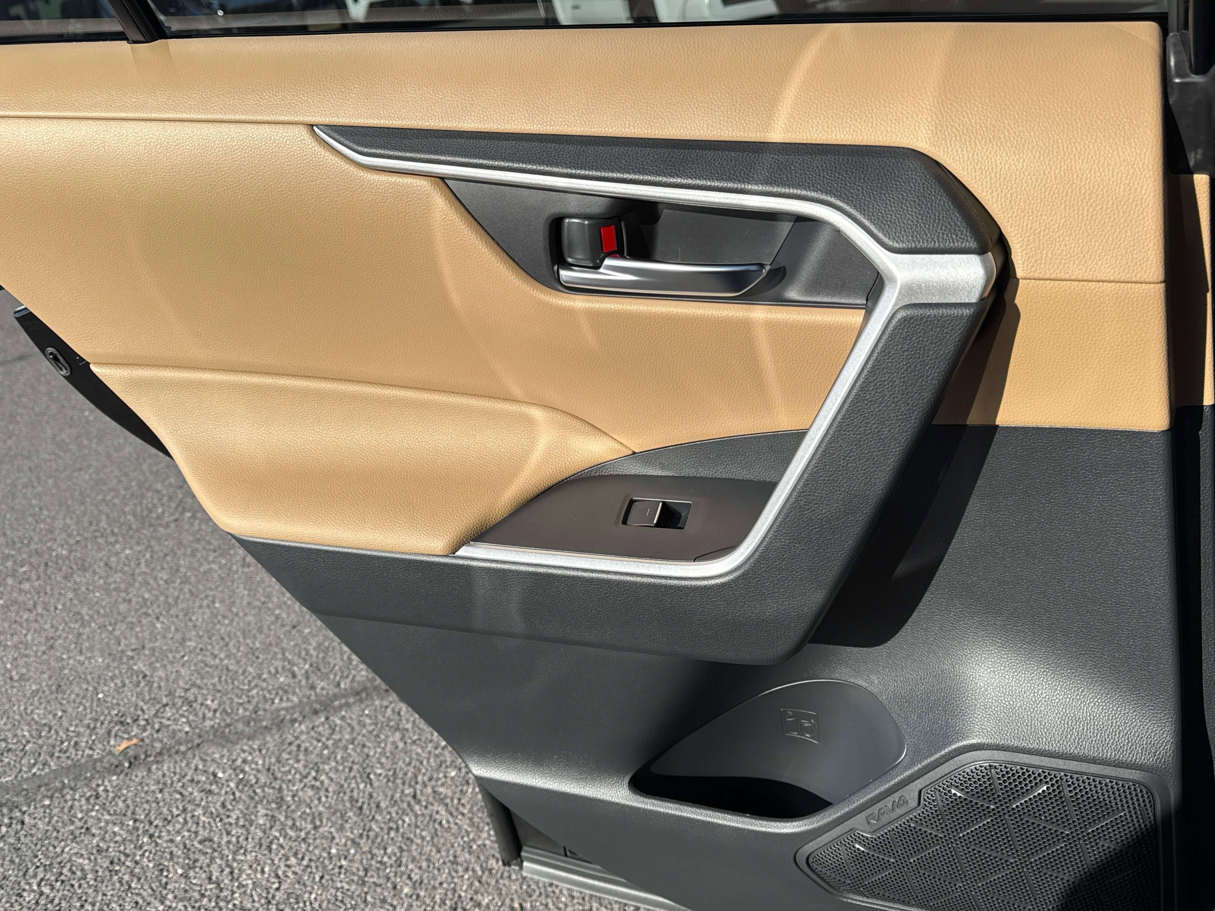 2025 Toyota RAV4 HYBRID Hybrid XLE