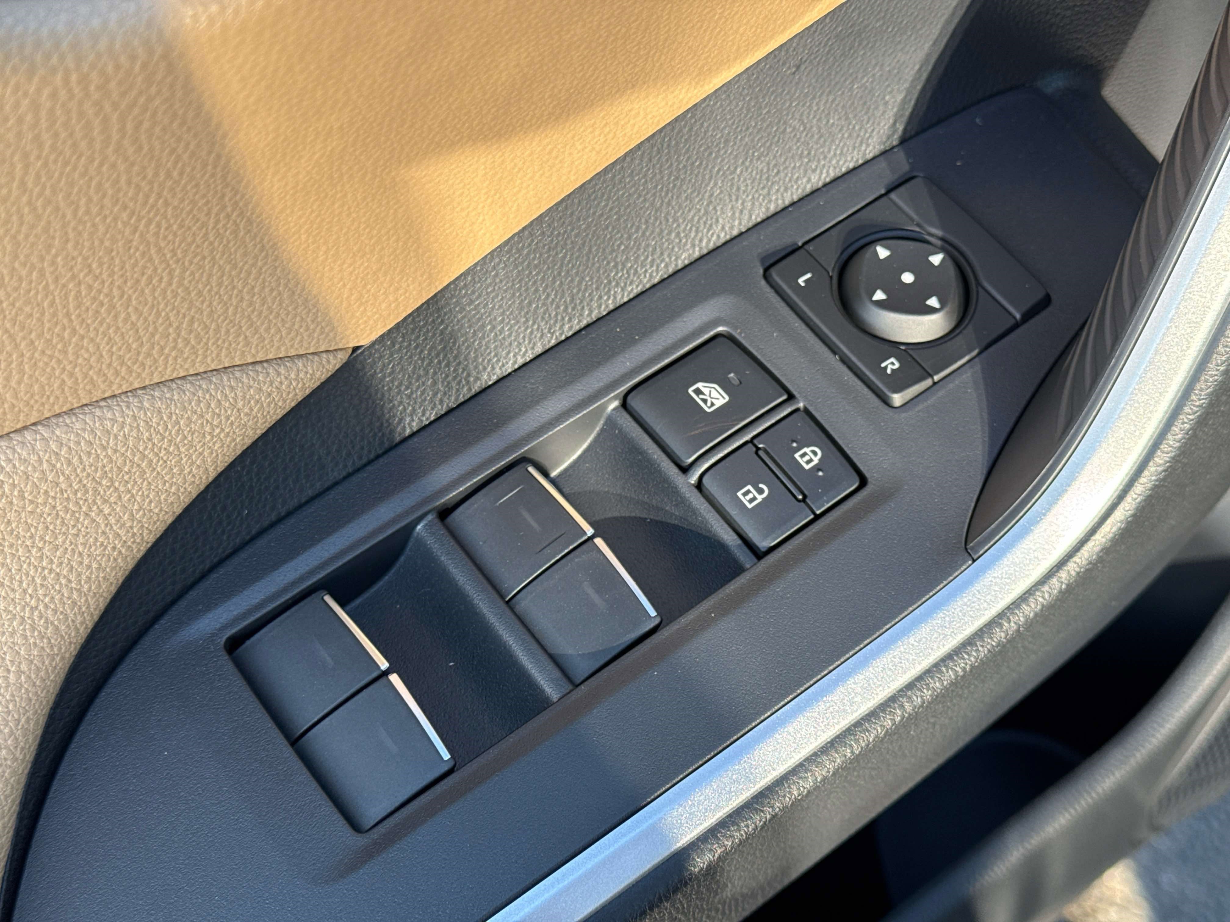 2025 Toyota RAV4 HYBRID Hybrid XLE