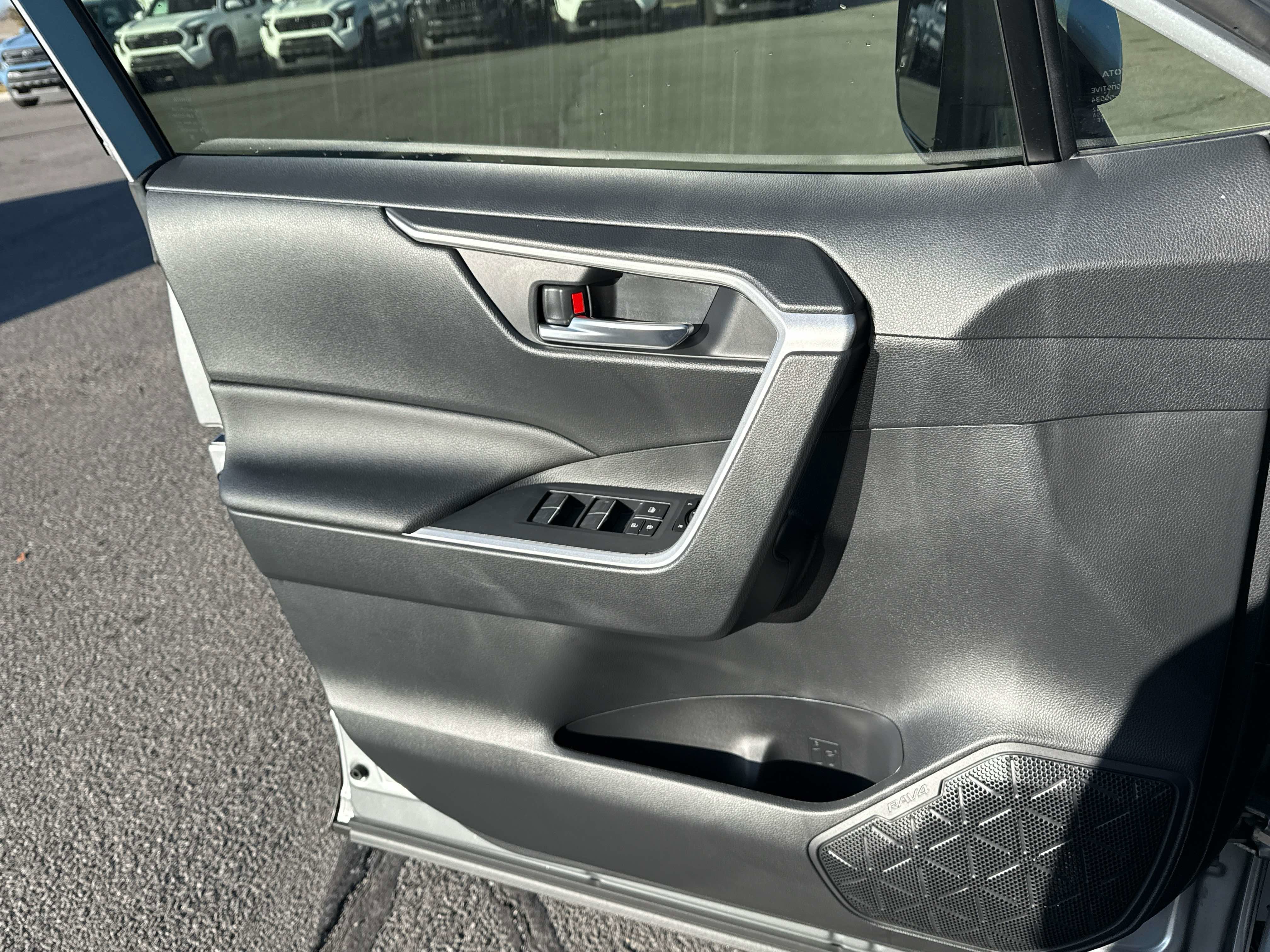 2025 Toyota RAV4 HYBRID Hybrid XLE