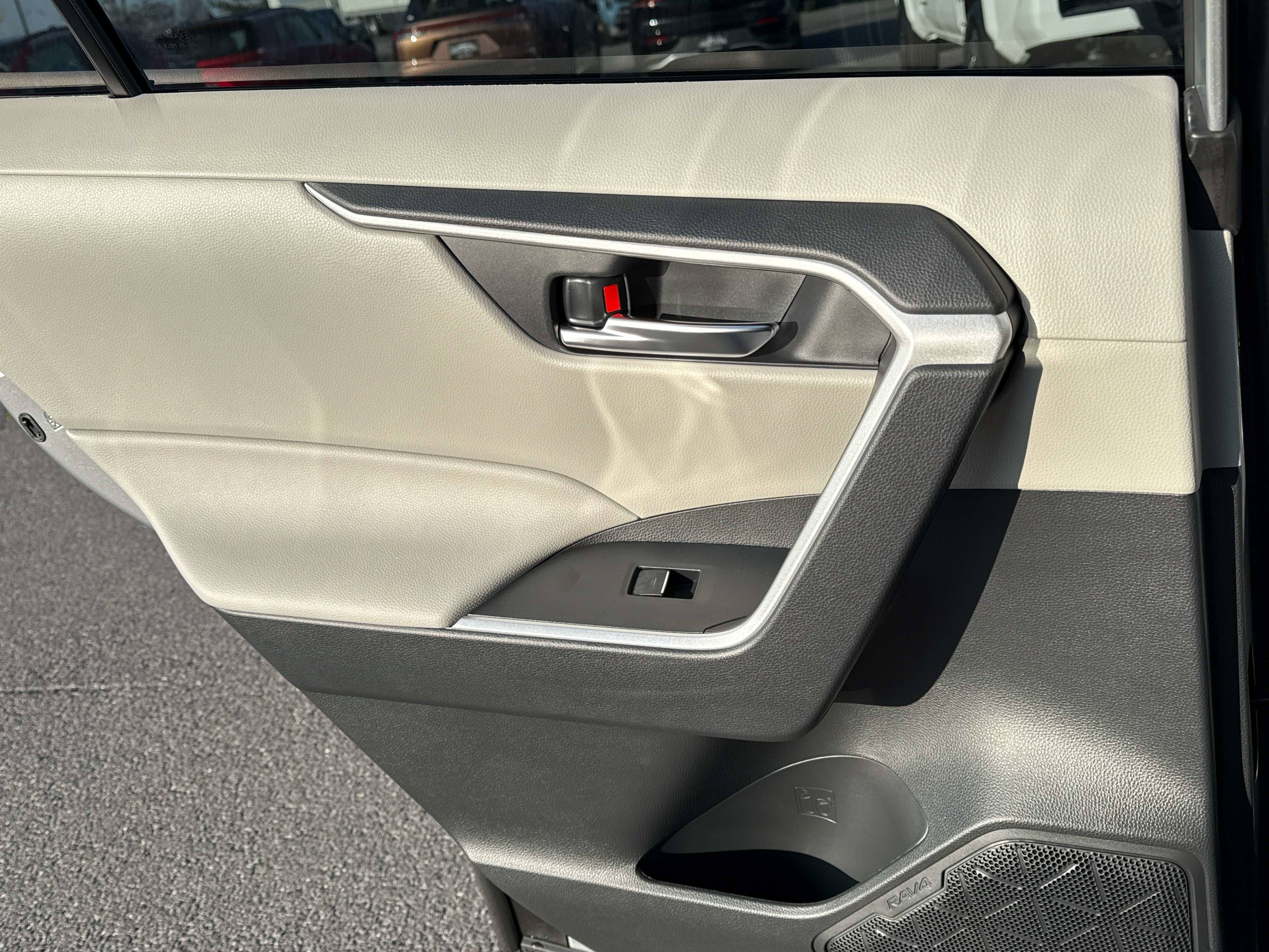 2025 Toyota RAV4 HYBRID Hybrid XLE