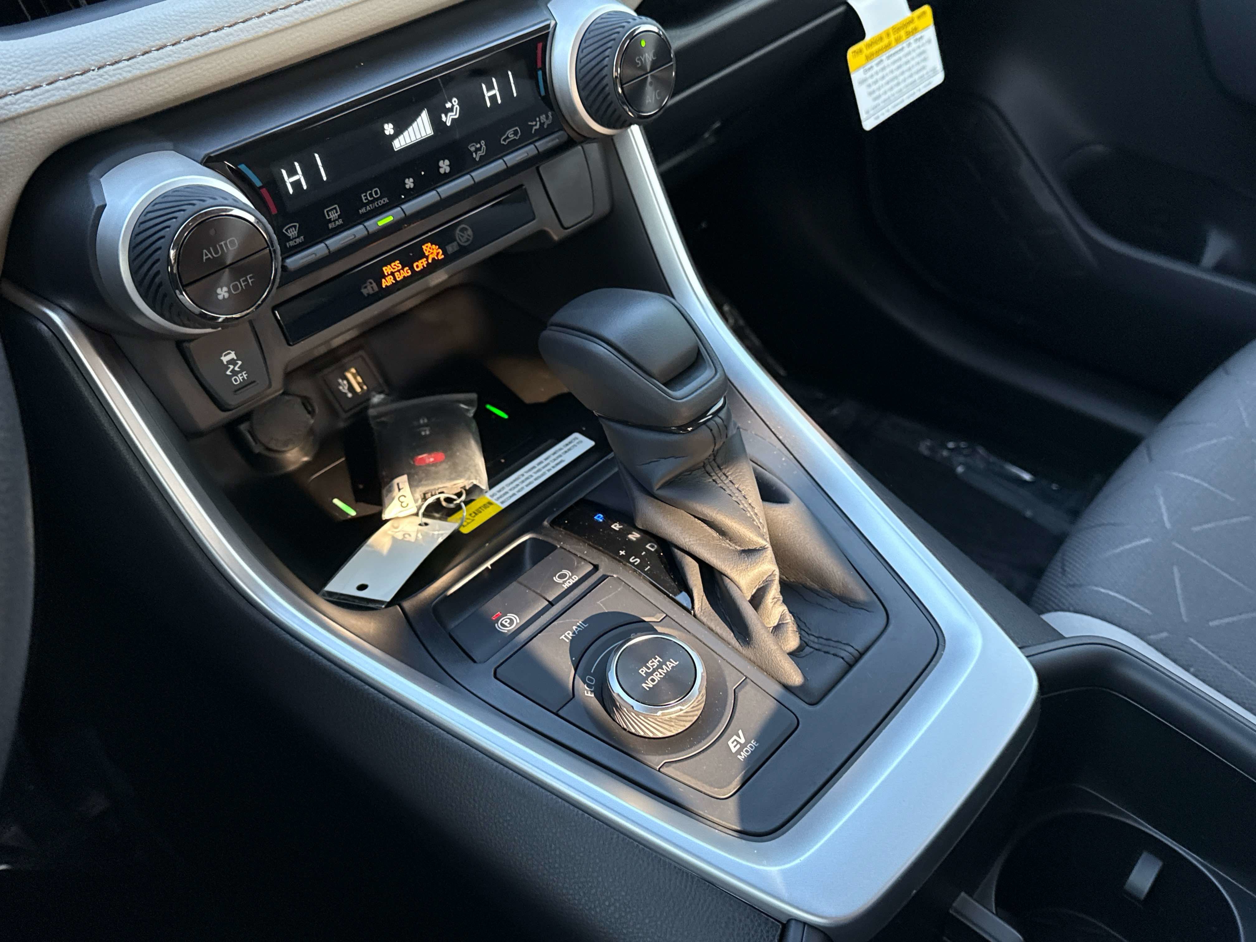 2025 Toyota RAV4 HYBRID Hybrid XLE