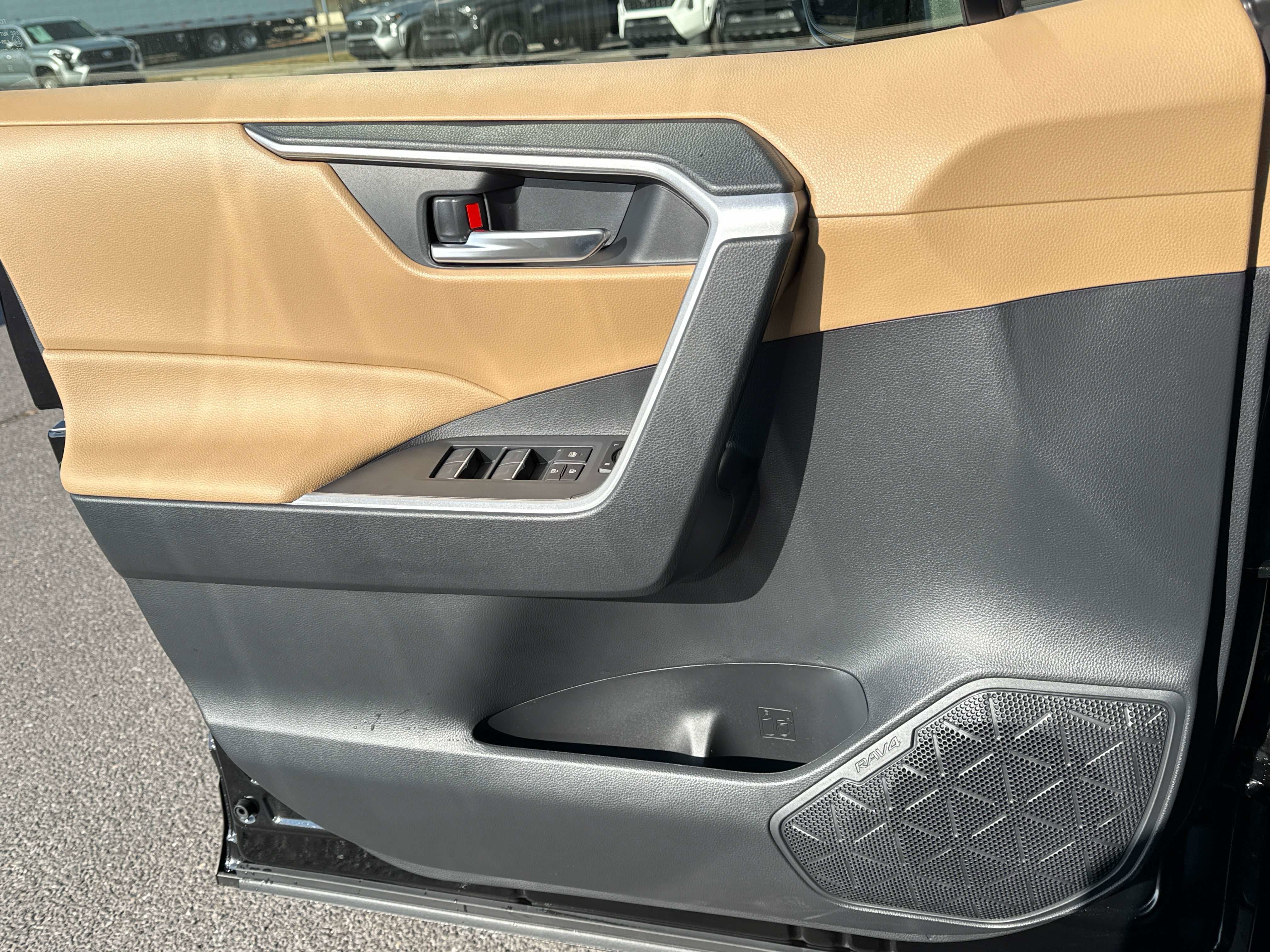 2025 Toyota RAV4 HYBRID Hybrid XLE